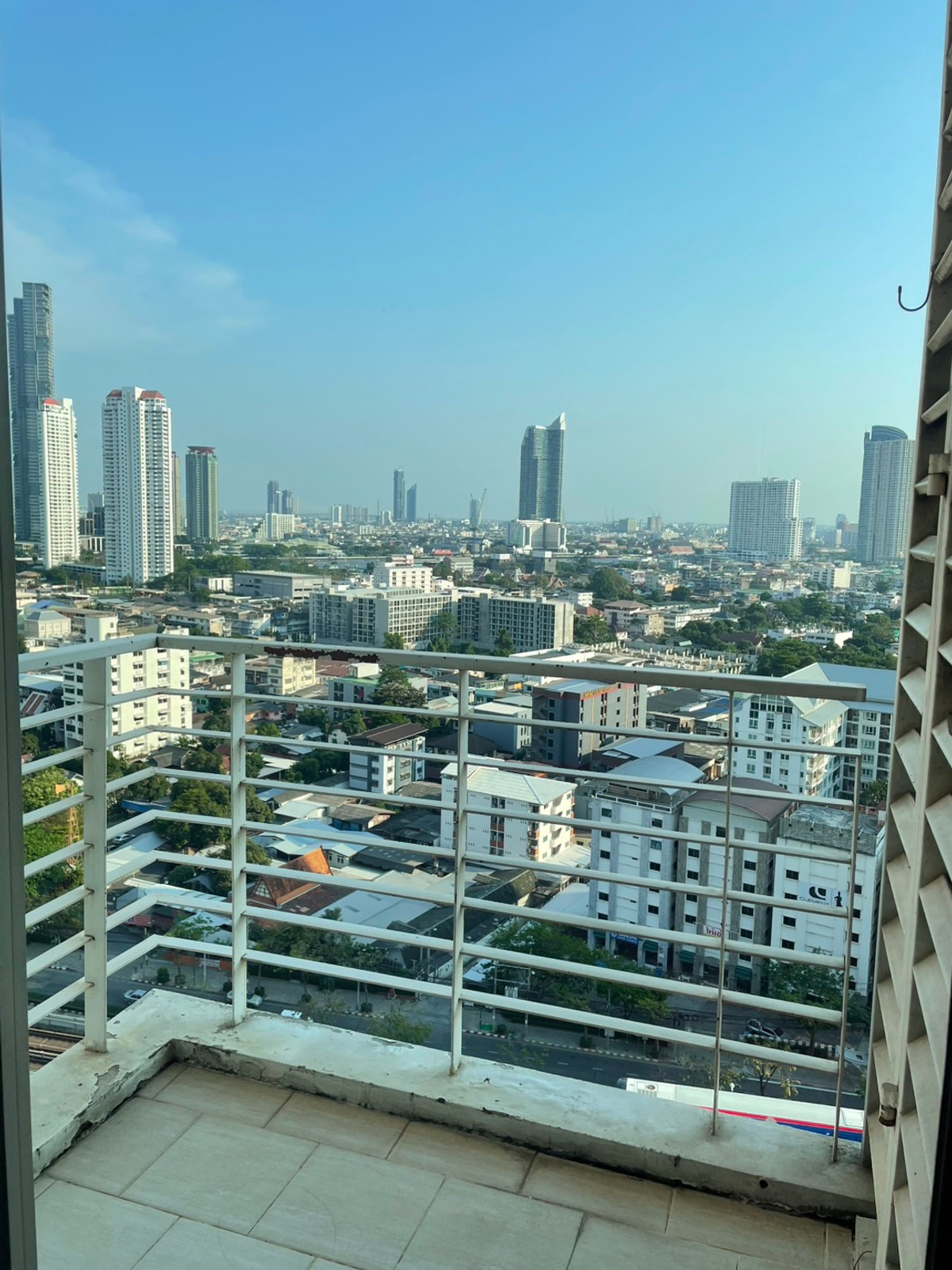For RentCondoWongwianyai, Charoennakor : 💗 Best Price for rent Villa Sathorn beautiful room high floor city view fully furnished convenient travel.