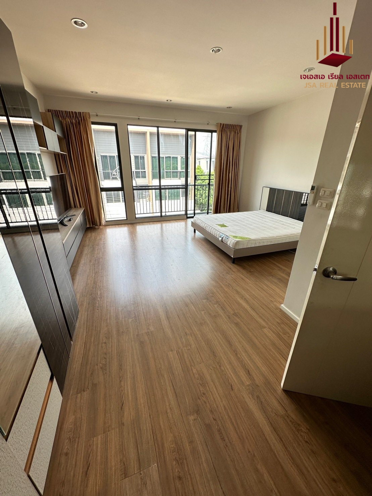 ให้เช่าทาวน์โฮมมีนบุรี-ร่มเกล้า : ✨ For Rent: Baan Klang Muang Rama 9-Krungthep Kreetha ✨  💰 Only 36,000 THB/month