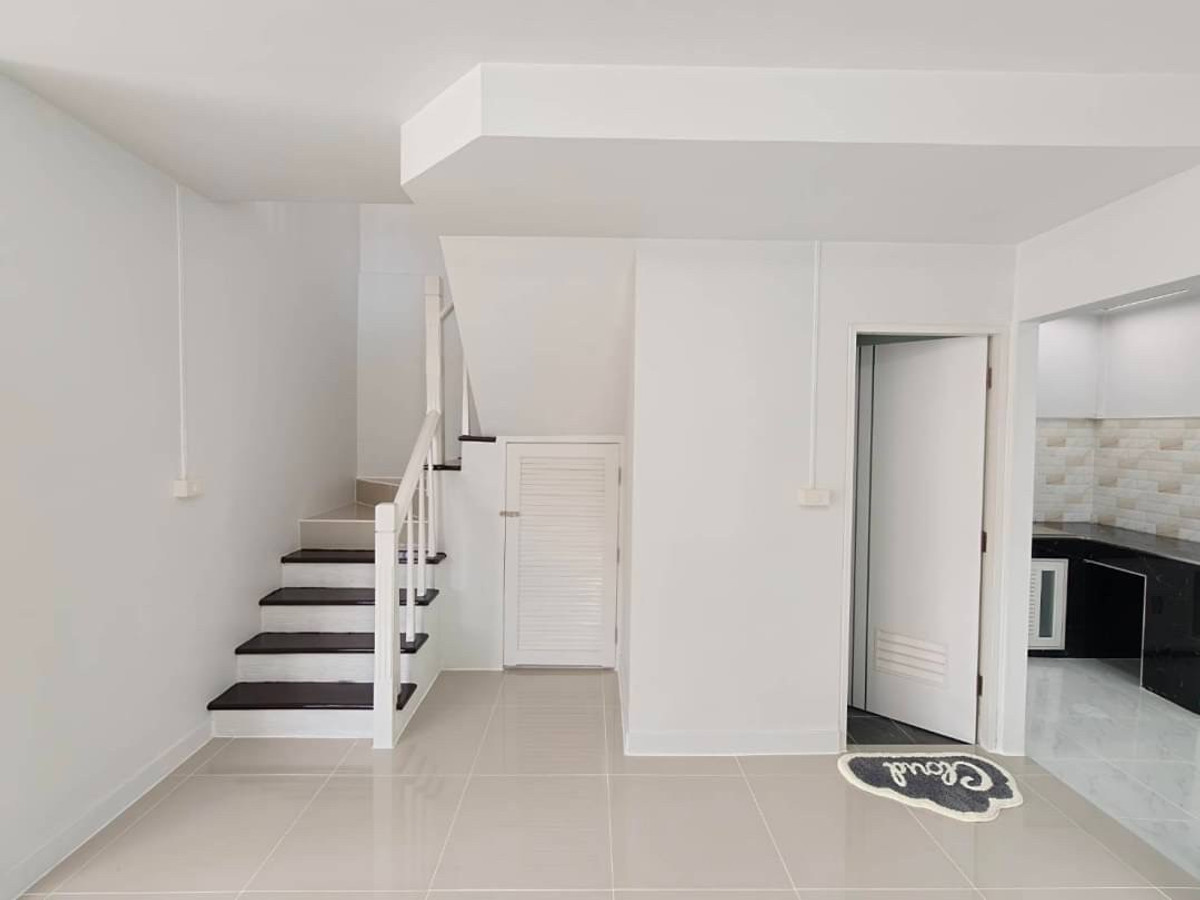 ขายทาวน์โฮมนนทบุรี บางใหญ่ บางบัวทอง : ขายทาวน์เฮ้าส์พฤกษา 33 วัดลาดปลาดุก หลังมุม 22 ตร.ว. แต่งใหม่พร้อมเฟอร์ฯ ฟรีโอน