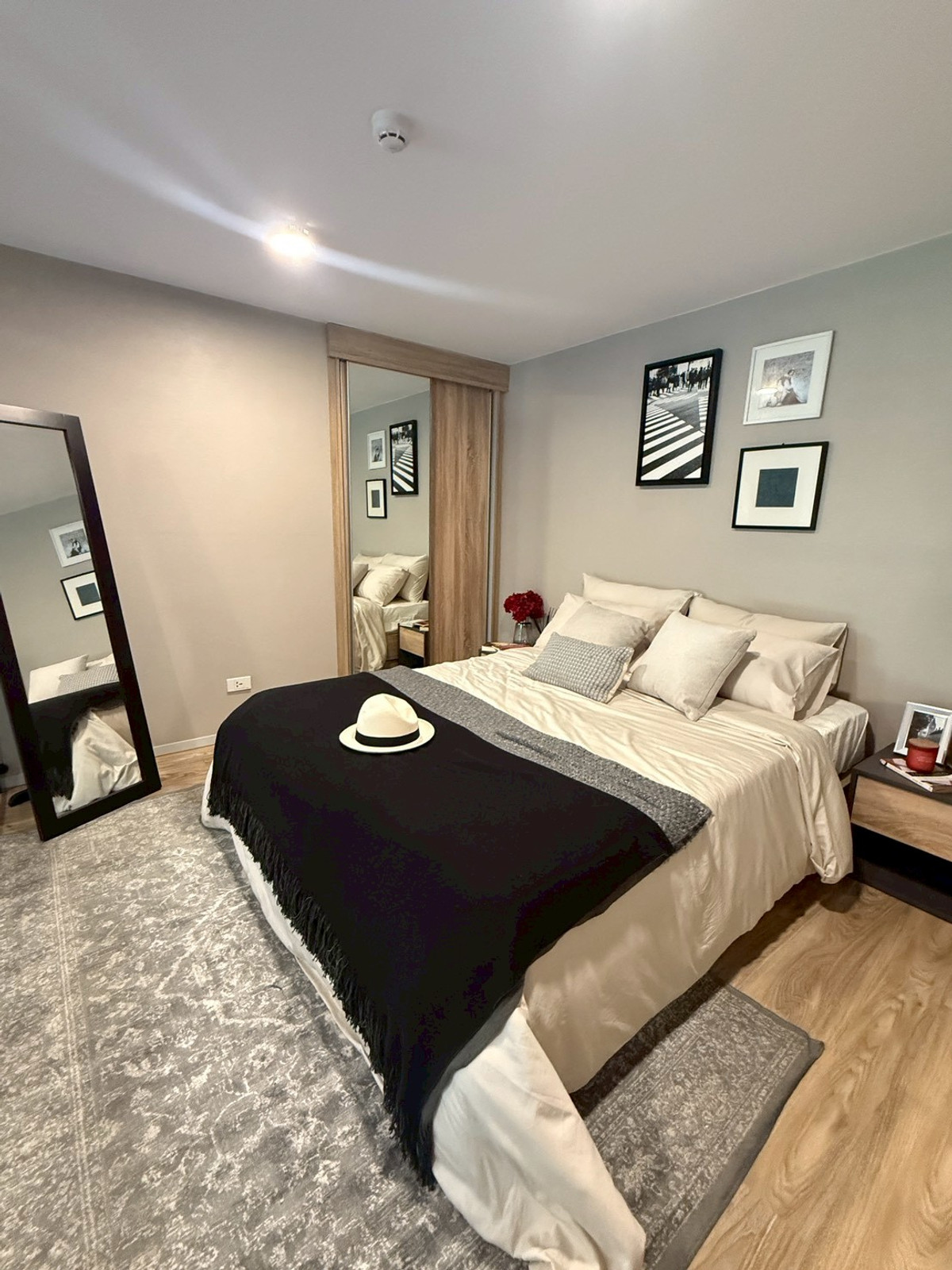 ขายคอนโดสาทร นราธิวาส : คอนโด Duplex 2 ชั้น วิวสวนสวย พร้อมอยู่ ใกล้ BTS สุรศักดิ์ 3.85 ล้านบาท พร้อมตกแต่งเฟอร์นิเจอร์ ลากกระเป๋าเข้าอยู่ได้เลย 