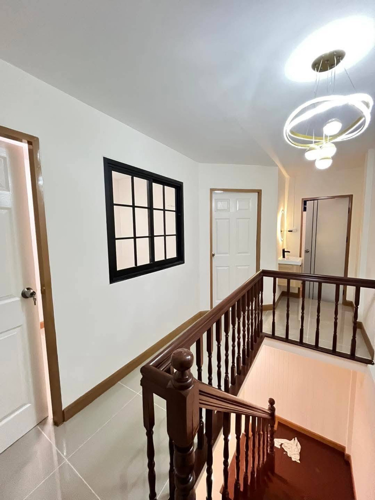 ขายทาวน์โฮมนนทบุรี บางใหญ่ บางบัวทอง : ขายทาวน์เฮาส์พระปิ่น 3 บางใหญ่ 17 ตร.ว. 3 นอน แต่งใหม่มีระเบียง ฟรีเฟอร์ฯ ฟรีโอน