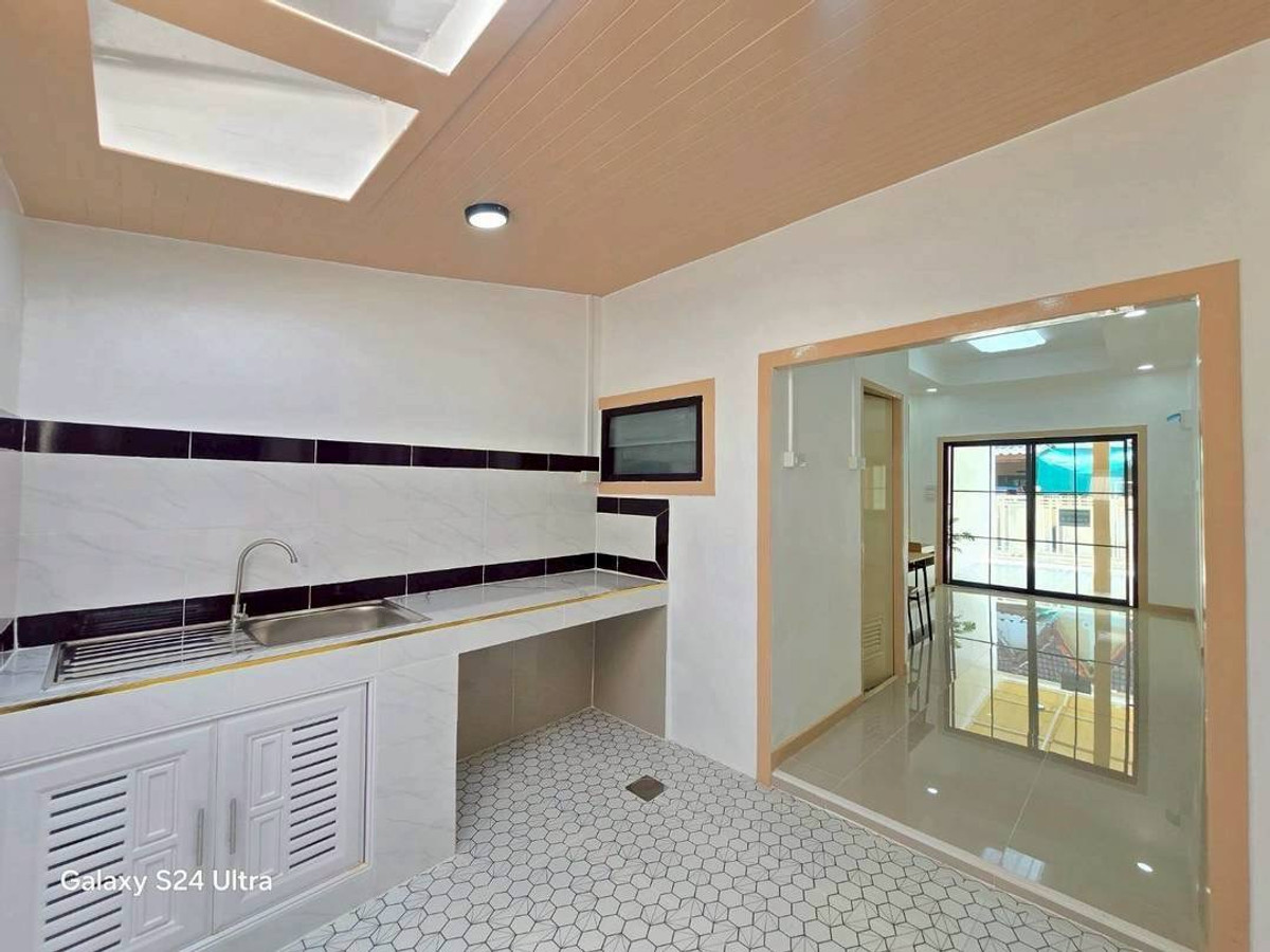 For SaleTownhomeNonthaburi, Bang Yai, Bangbuathong : One-story townhouse for sale, Bua Thong Keha, Sai Noi, 19 sq m, at the beginning of the bus line, newly decorated, free furniture, free transfer.