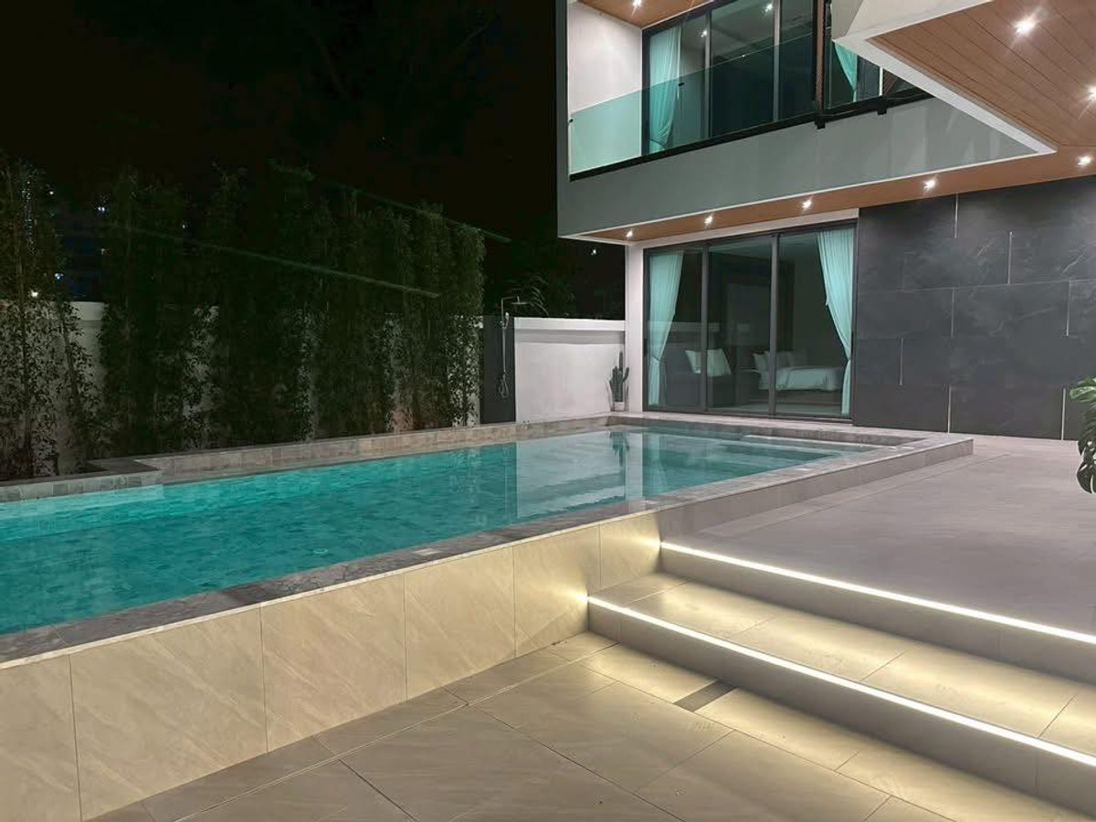 For RentPattaya, Bangsaen, Chonburi : Luxurious pool villa house for rent Near Jomtien Beach, Pattaya