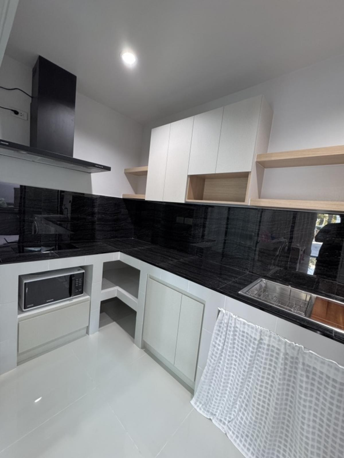 ให้เช่าทาวน์โฮมมีนบุรี-ร่มเกล้า : RH033826 ให้เช่า ทาวน์โฮมใหม่ 3ชั้น 3 ห้องนอน at บ้านกลางเมือง พระราม9-กรุงเทพกรีฑา ตกแต่งครบ พร้อมเข้าอยู่