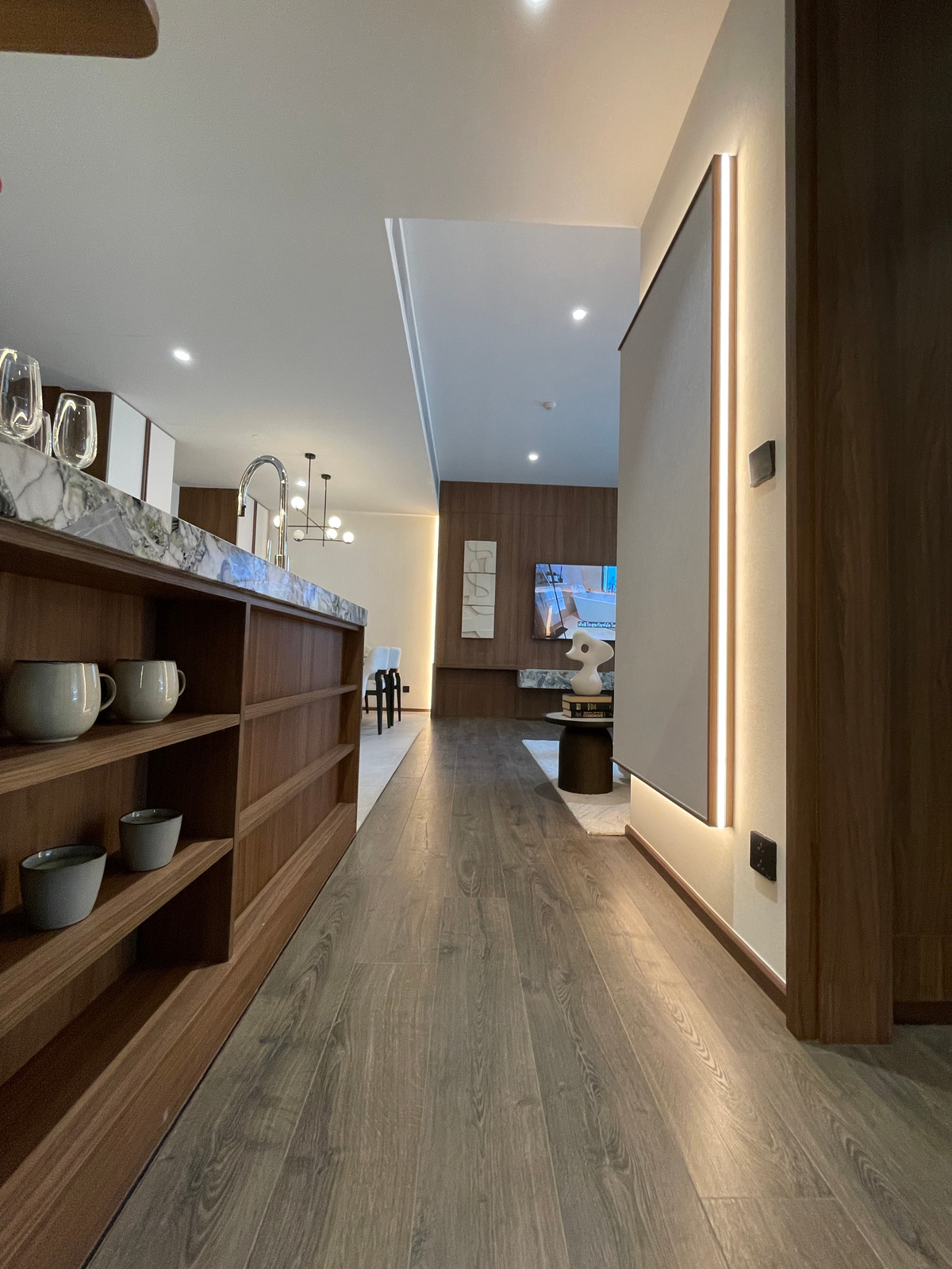 For SaleCondoSilom, Saladaeng, Bangrak : Rare unit for sale 🌳 THE ULTIMATE PARK VIEW | Rare Unit @ROMM CONVENT 🌳2 bedrooms, 2 bathrooms, usable area size 118.15 square meters on the 26th floor that offers a view of the lush Park View in the heart of Bangkok. On the highest potential location, Co