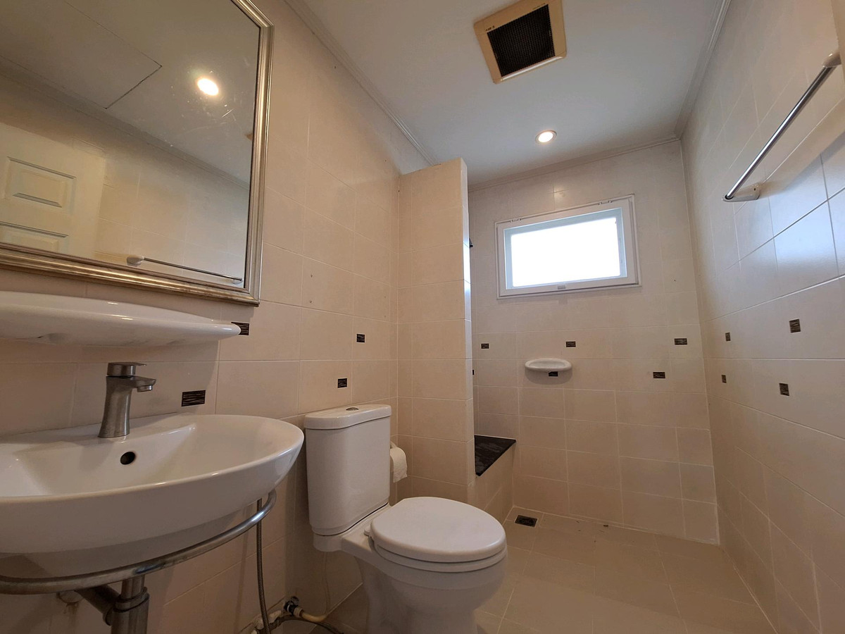 ให้เช่าบ้านมีนบุรี-ร่มเกล้า : บ้านเช่าร่มเกล้า ศุภาลัย พาร์ควิลล์ ร่มเกล้าสุวรรณภูมิ มีนบุรี 67 ตร.ว. 3 นอน ติดถนนร่มเกล้า เข้ามาเพียง 250 เมตร