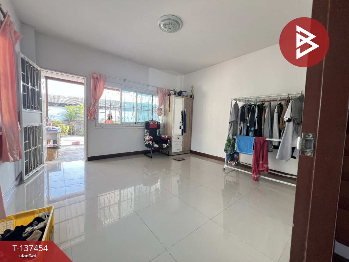 For SaleTownhomeSamut Prakan,Samrong : Townhouse for sale Manthakarn Ville Village, Bang Phli-Tamru, Samut Prakan