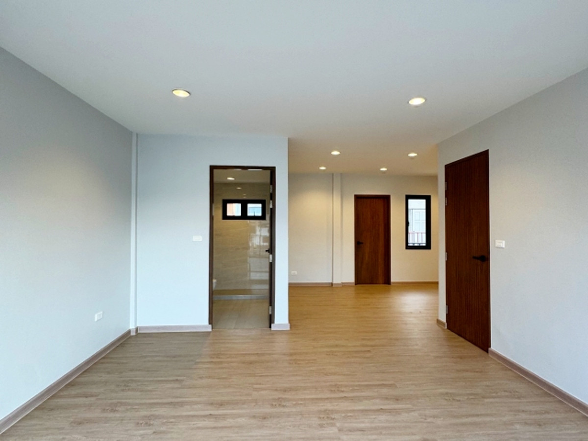 ขายทาวน์โฮมโชคชัย4 ลาดพร้าว71 : ขาย ทาวน์โฮม 3 ชั้น นาคนิวาส เกษมสันต์ 1 ลาดพร้าว สังคมสงเคราะห์ 25 ตร.วา ทำเลดี