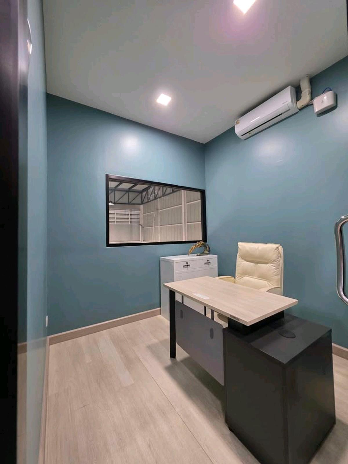 For RentShowroomRama9, Petchburi, RCA : Showroom for rent with service center, 500 sq m, Rama 9