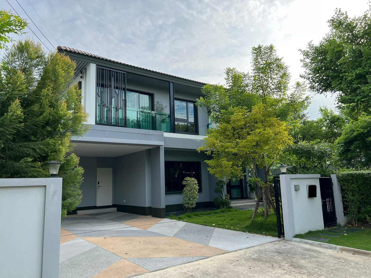 For RentHouseBangna, Bearing, Lasalle : For rent, corner house, 106 sq m, 4 bedrooms, 3 bathrooms, 4 parking spaces, 2-story detached house, Burasiri, Wongwaen, On Nut.