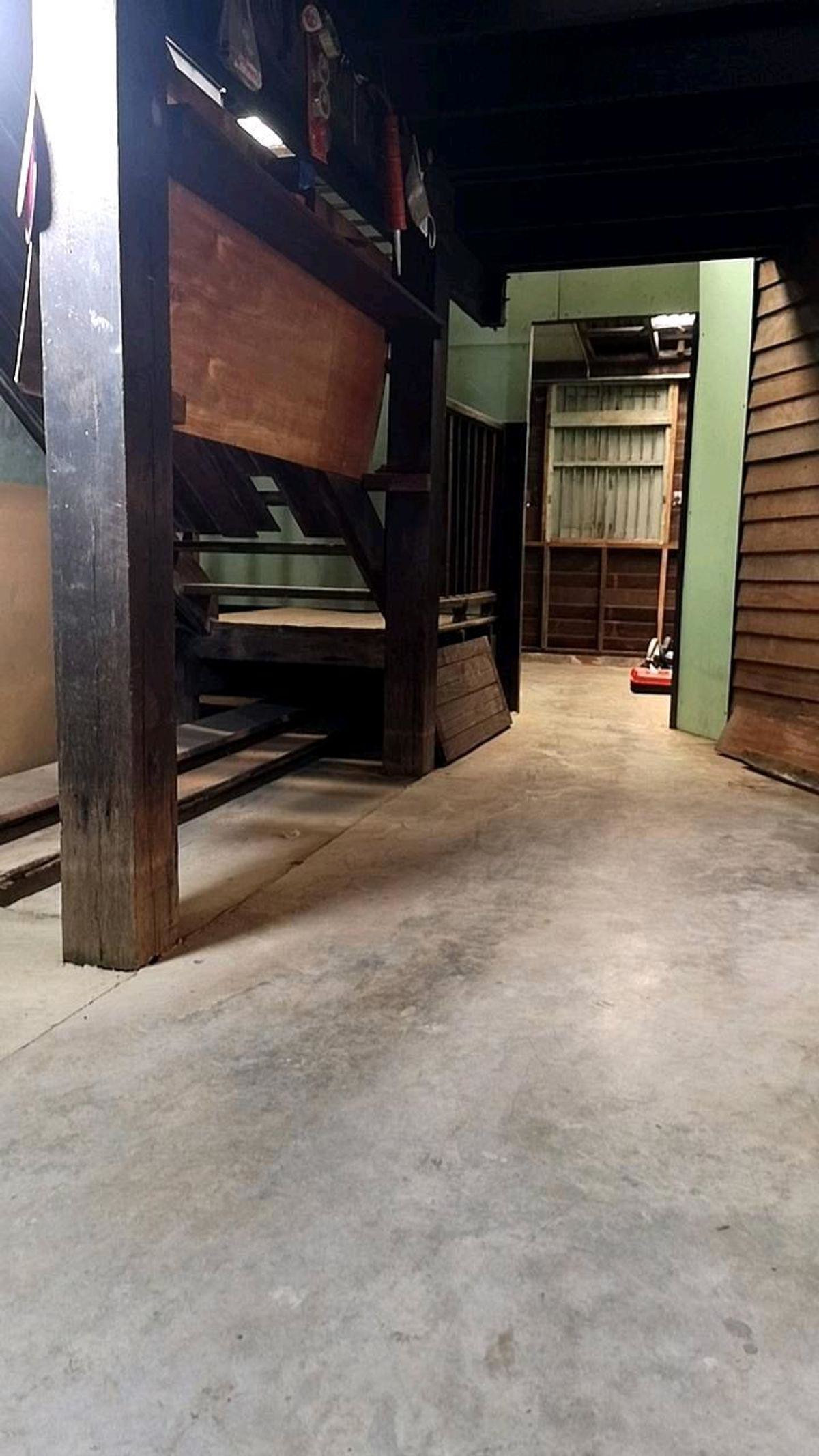 For SaleLandOnnut, Udomsuk : Land for sale in Soi Udomsuk 28 with wooden house **near BTS Udomsuk, very convenient to travel** (N.2064)