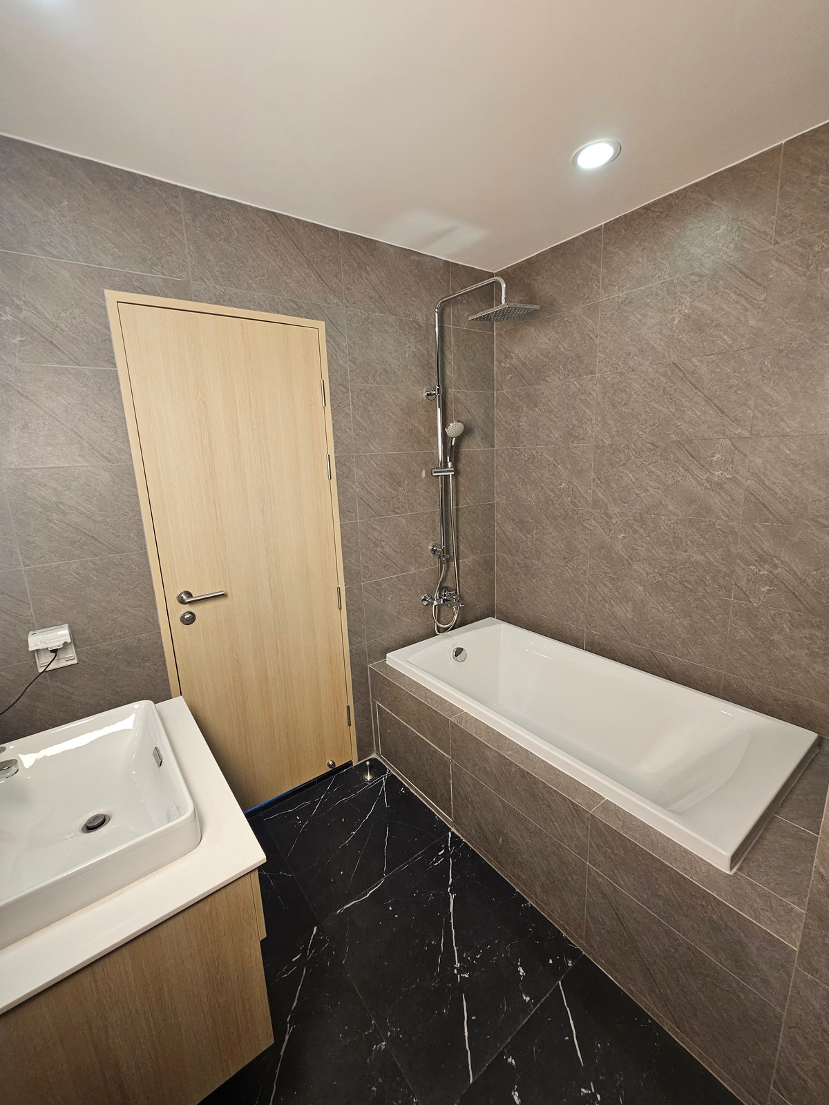 For RentCondoOnnut, Udomsuk : Beautiful room, high view, 2 bedrooms, near BTS Punnawithi, ready to move in immediately, special price!! Free common fees