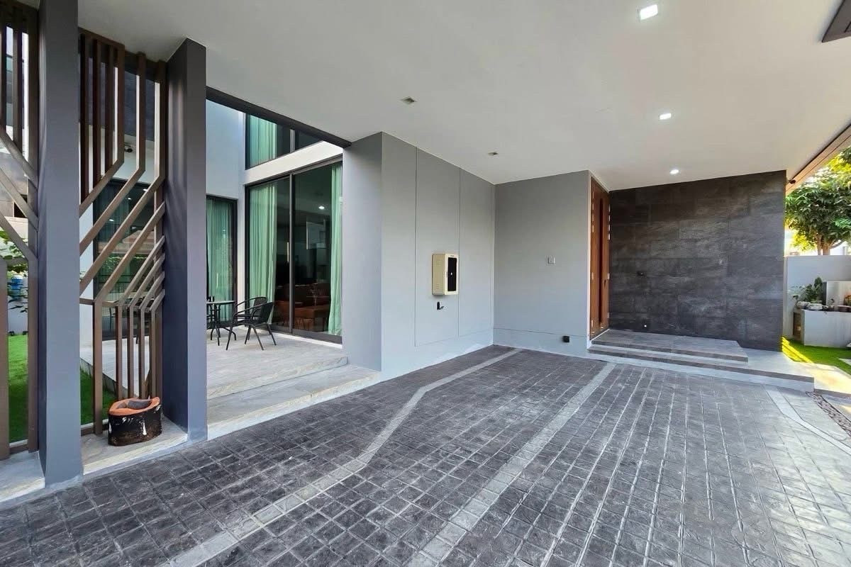 ให้เช่าบ้านพัฒนาการ ศรีนครินทร์ : ให้เช่า The Gentry พัฒนาการ 2 วิลล่าหรู ใจกลางเมือง 🔥📍 เพียง 5 กม. ถึงทองหล่อ | ใกล้ Clubhouse 230,000 บาท/เดือน (พร้อมเฟอร์ครบ) 440 ตร.ม 70 ตร.วา 4 ห้องนอน 5 ห้องน้ำ 230,000 บาท