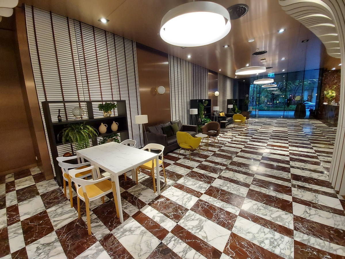 For RentCondoSukhumvit, Asoke, Thonglor : Fully furnished 1 Bedroom unit for rent in Phrom Phong. High floor with a unblocked view. Noble Around Sukhumvit 33.