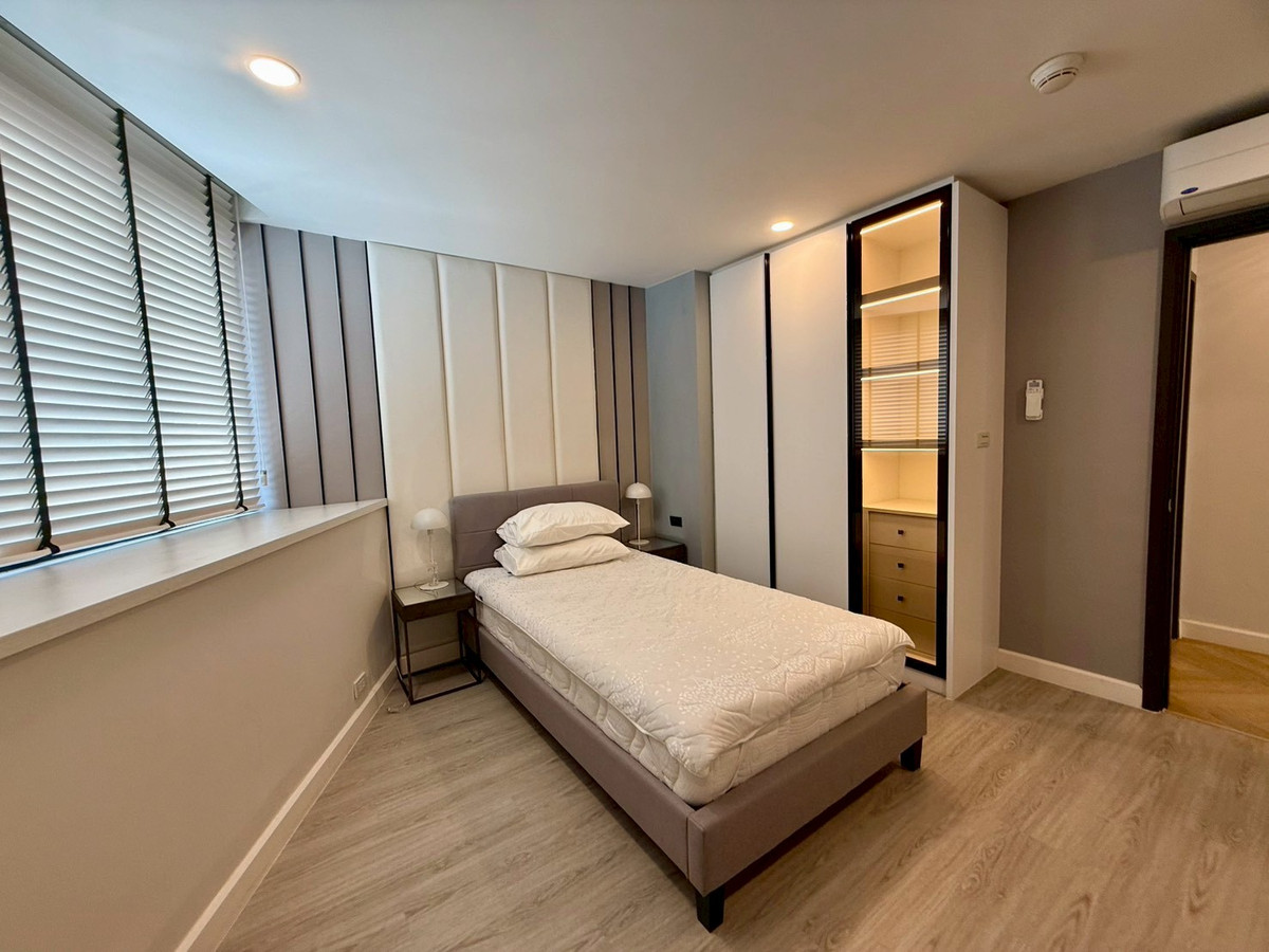 For RentCondoSukhumvit, Asoke, Thonglor : (For rent) President Park Sukhumvit 24, completely renovated, 3-BR 223 Sq.m., high floor, swimming pool view. (Pet-Friendly) ㅡ Near 🚆BTS Phrom Phong