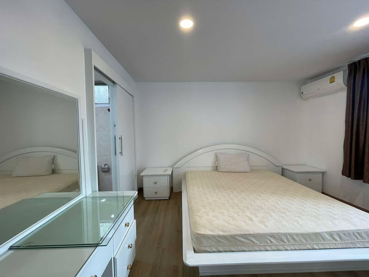 For RentCondoSukhumvit, Asoke, Thonglor : Condo for rent D.S. Tower 2 Sukhumvit 39 (125 sq m.) 3 bedrooms, 2 bathrooms, ready to move in.