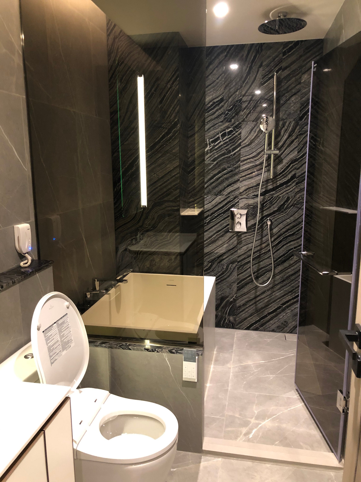 For RentCondoSukhumvit, Asoke, Thonglor : !! Beautiful room for rent, Condo The Reserve Sukhumvit 61 (The Reserve Sukhumvit 61), near BTS Ekkamai.