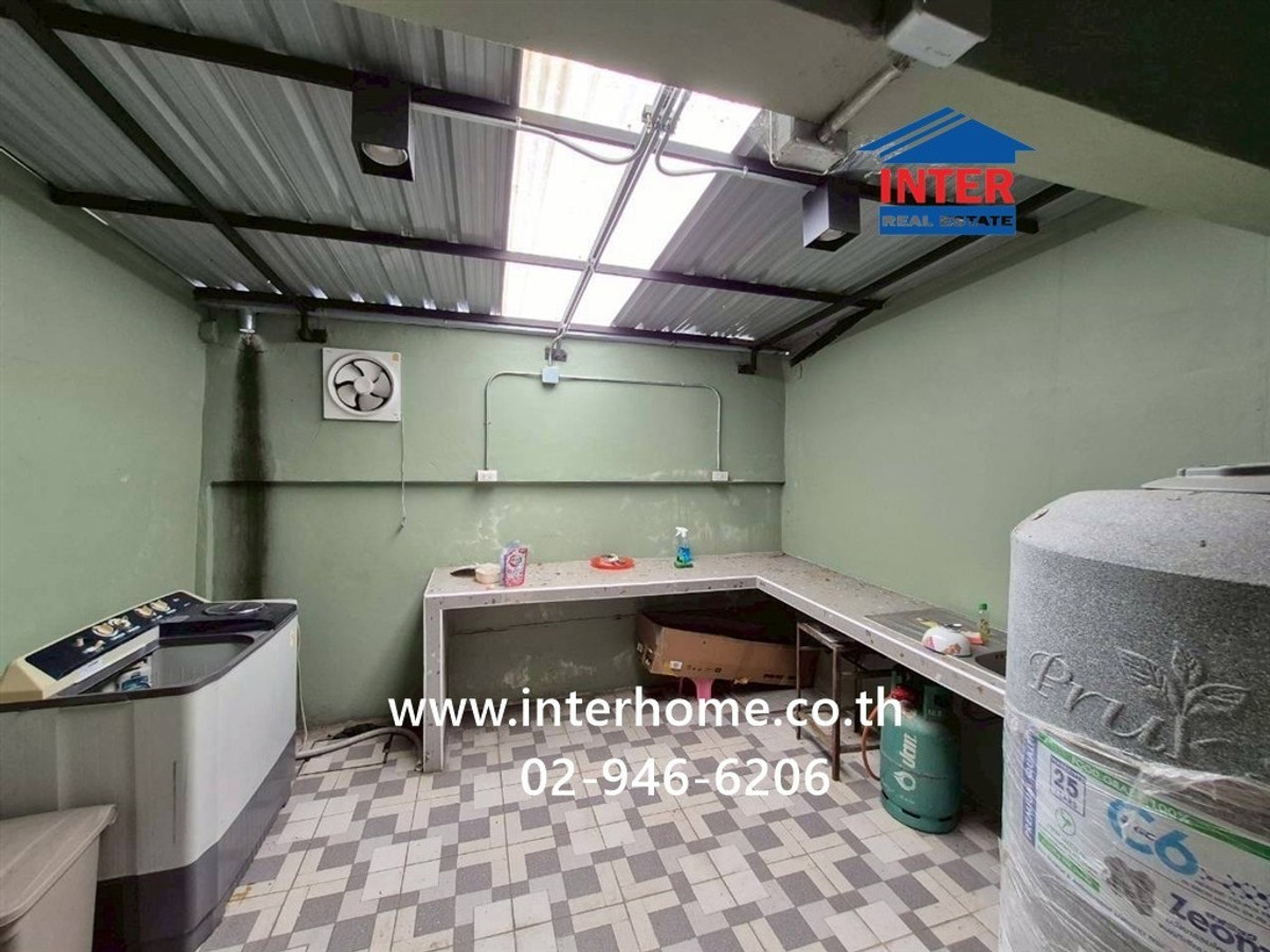 ขายอาคารพาณิชย์นวมินทร์ รามอินทรา : อาคารพาณิชย์ 4.5 ชั้น 18 ตร.ว. อาคารพาณิชย์ ใกล้โรงพยาบาลสินแพทย์ รามอินทรา ซอยรามอินทรา52/1 ถนนรามอินทรา ถนนนวมินทร์ เขตบึงกุ่ม กรุงเทพมหานคร