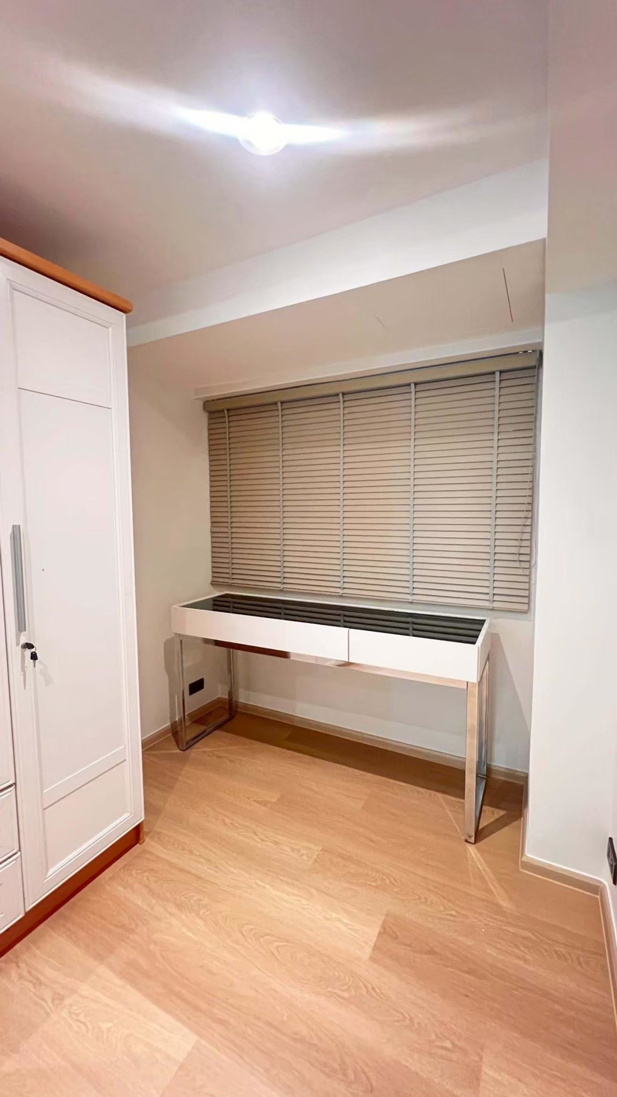 ให้เช่าคอนโดสุขุมวิท อโศก ทองหล่อ : ใช้เช่าคอนโด ทองหล่อทาวเวอร์ ชั้น16 ห้องใหม่เอี่ยมสวยมาก ทำห้องใหม่กว่า5 แสนบาท 0935596442 คุณลิตา