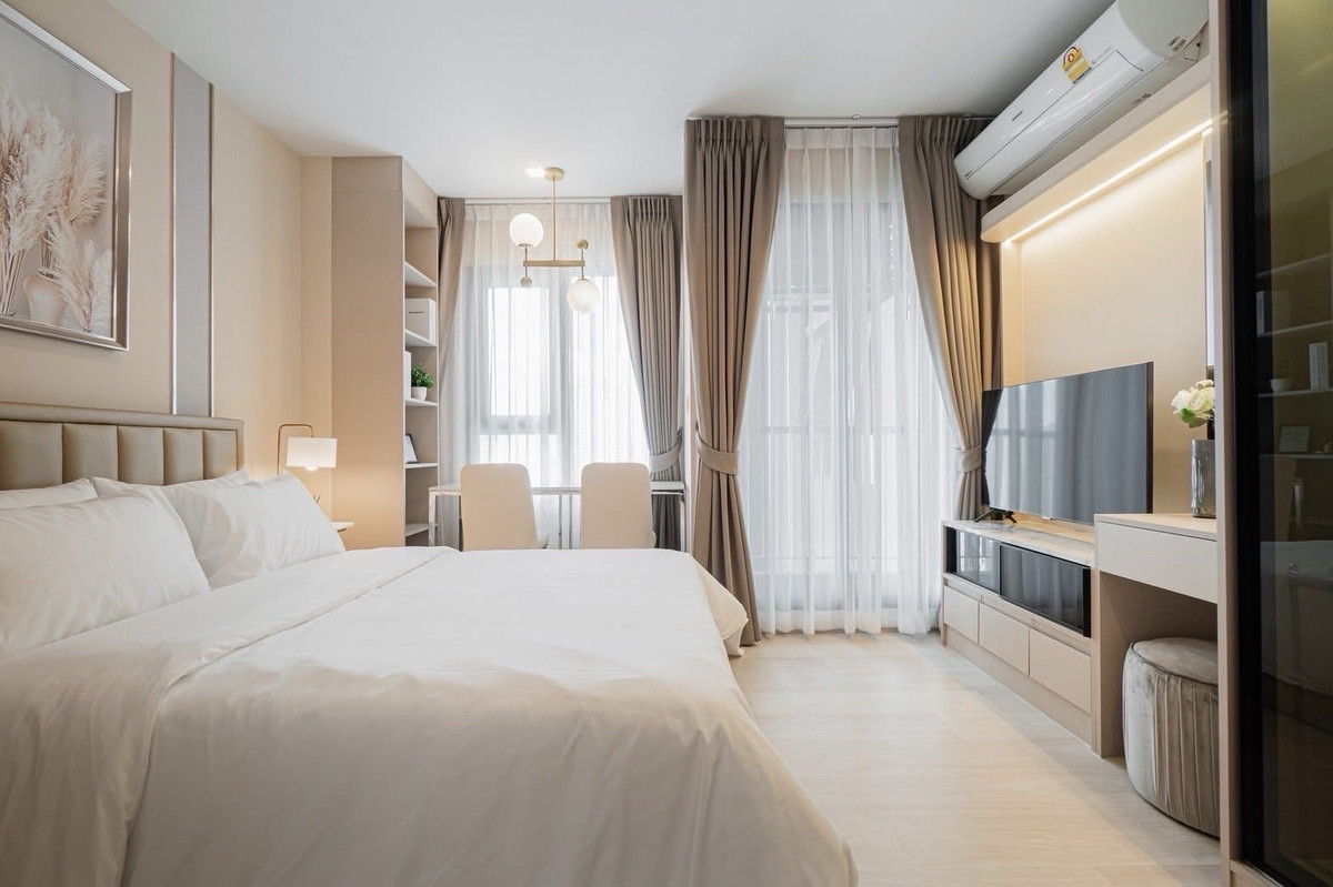 For RentCondoWitthayu, Chidlom, Langsuan, Ploenchit : Life One Wireless Condo, Embassy view, beautiful room, built-in throughout, ready to move in.