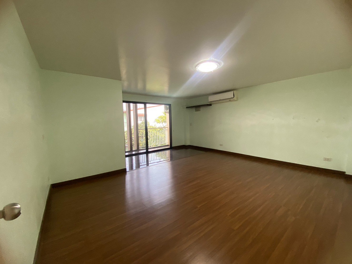 For RentOfficeVipawadee, Don Mueang, Lak Si : 🏬 Luxury Office Building for Rent 📐️Usable area 728 sqm. ✈️Close to Don Mueang International Airport 