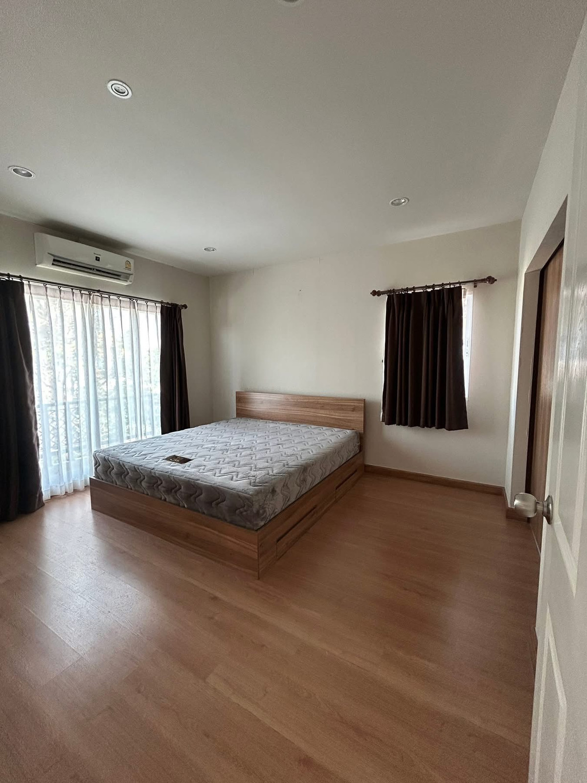 ให้เช่าบ้านสมุทรปราการ สำโรง : ให้เช่าบ้านเดี่ยว มบ.ภัสสร เทพารักษ์-บางนา (บางพลี) ใกล้ Big C บางพลี และเยส บางพลี