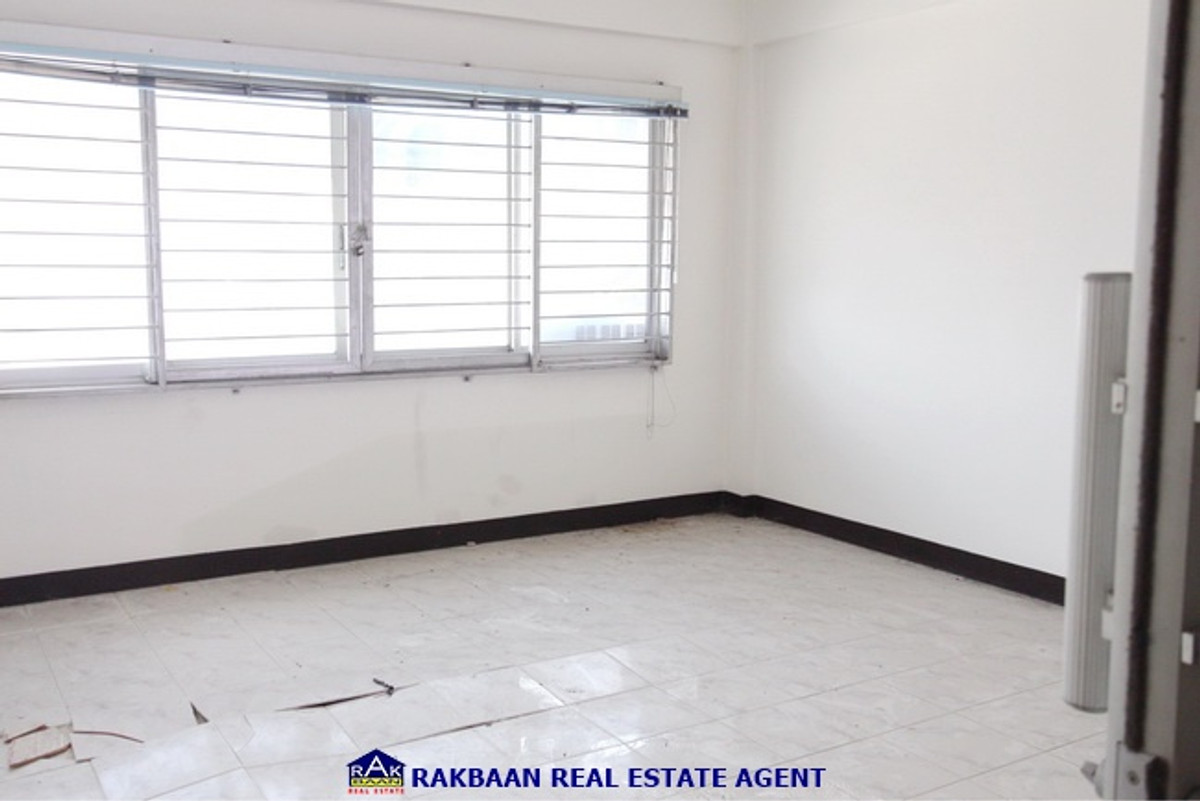 ขายอาคารพาณิชย์นวมินทร์ รามอินทรา : ขายตึก 1คูหา 3ชั้นครึ่ง 25ตร.ว. พระยาสุเรนทร์22 เหมาะทำโรงเรียนกวดวิชา หอพัก ที่สต๊อกสินค้า ออฟฟิศ ราคาเพียง 3.5ล้านเท่านั้น