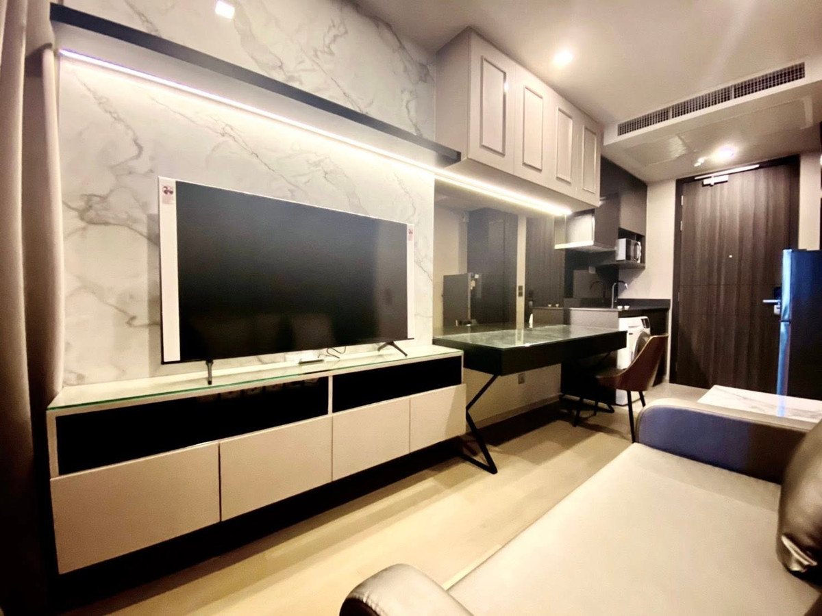 For RentCondoSukhumvit, Asoke, Thonglor : 🔥 Ashton Asoke, very beautiful room! 1 bedroom, 35 sq m, next to MRT Sukhumvit 0 meters, only 35,000/month, room ready to move in, open city view, high floor.