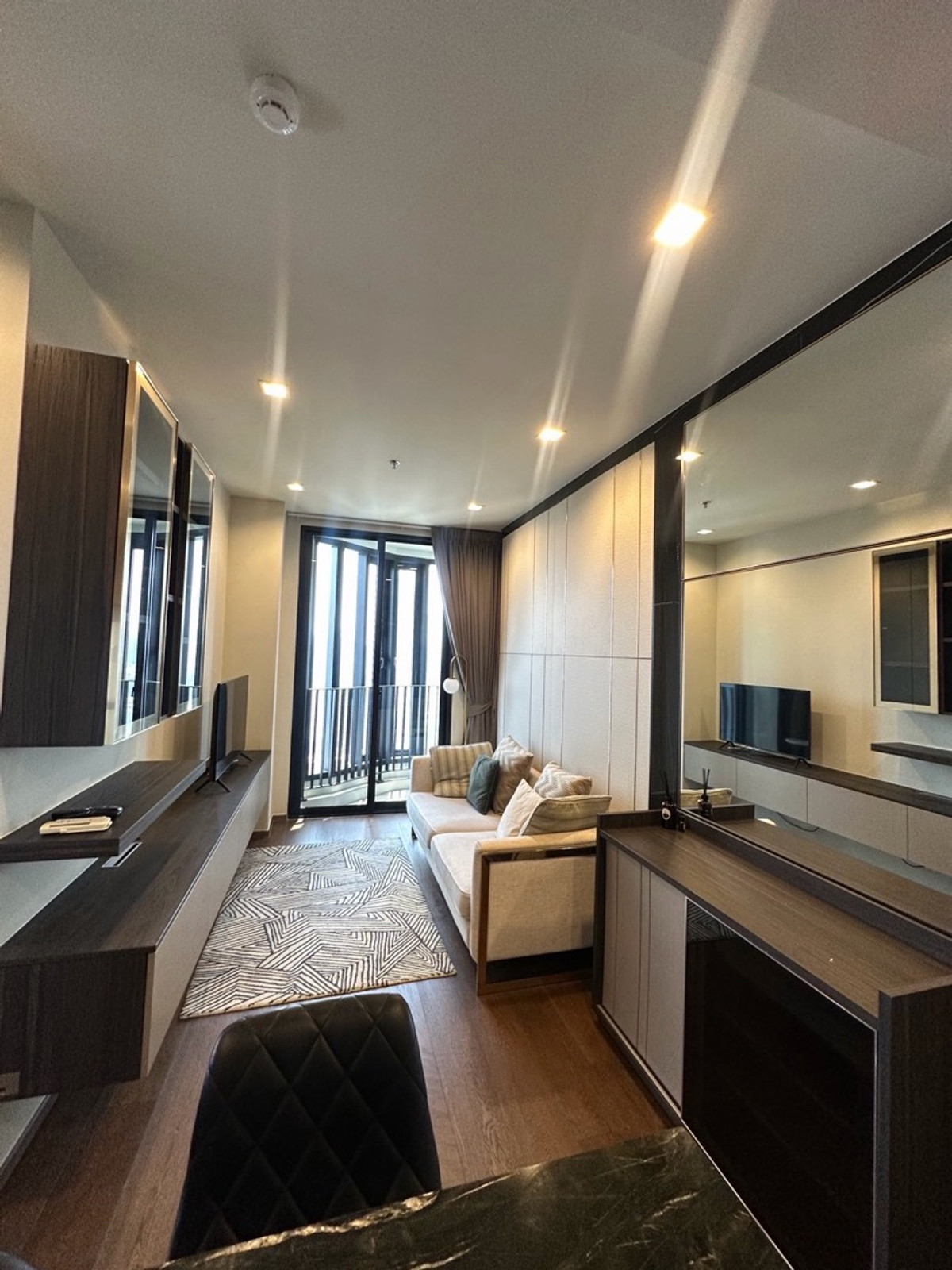 ให้เช่าคอนโดอารีย์ อนุสาวรีย์ : For Rent Ideo Q victory 1bed plus