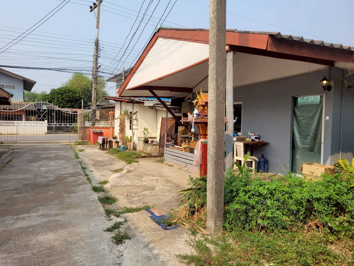 For SaleHousePhayao : House for sale with land, Chiang Kham District, Phayao, wide area with warehouse on an area of ​​278 sq m, suitable for doing business / commercial building.
