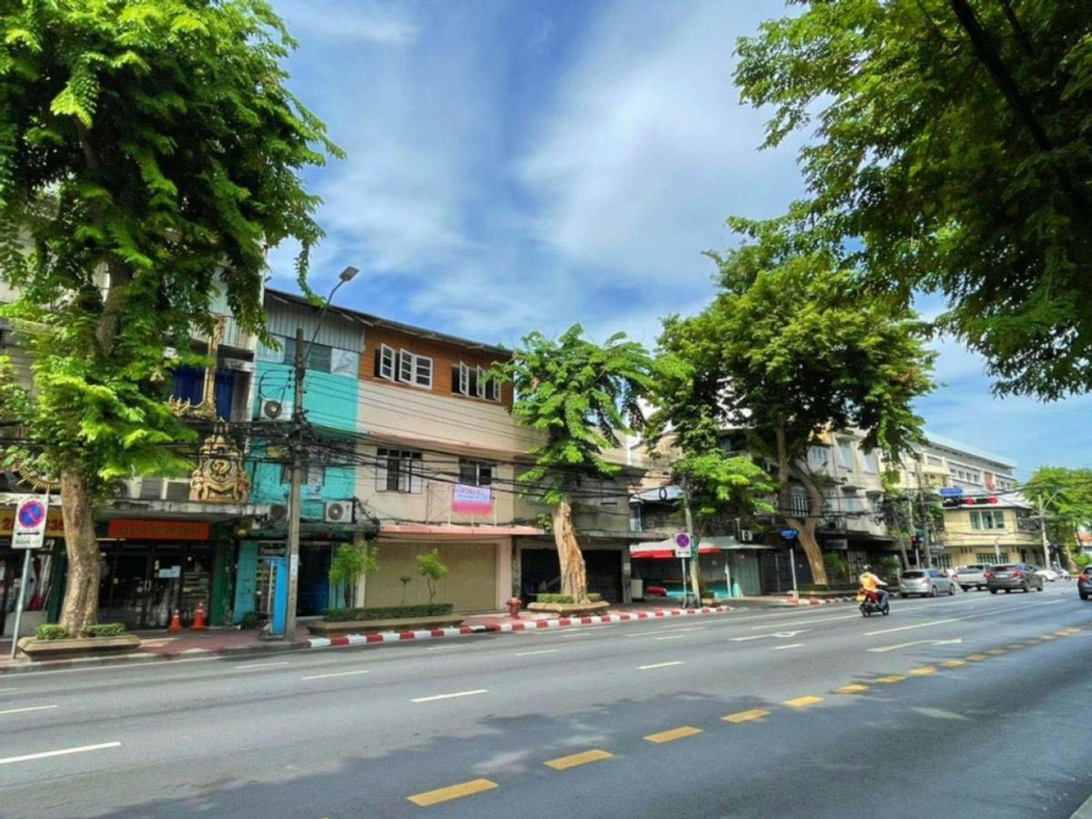 ให้เช่าอาคารพาณิชย์เยาวราช บางลำพู : อาคารพาณิชย์ 3 ชั้น 2 คูหา รีโนเวทใหม่ ทำเลดี ให้เช่า ย่านหลานหลวง-นางเลิ้ง ใกล้ตลาดนางเลิ้ง เพียง 500 เมตร