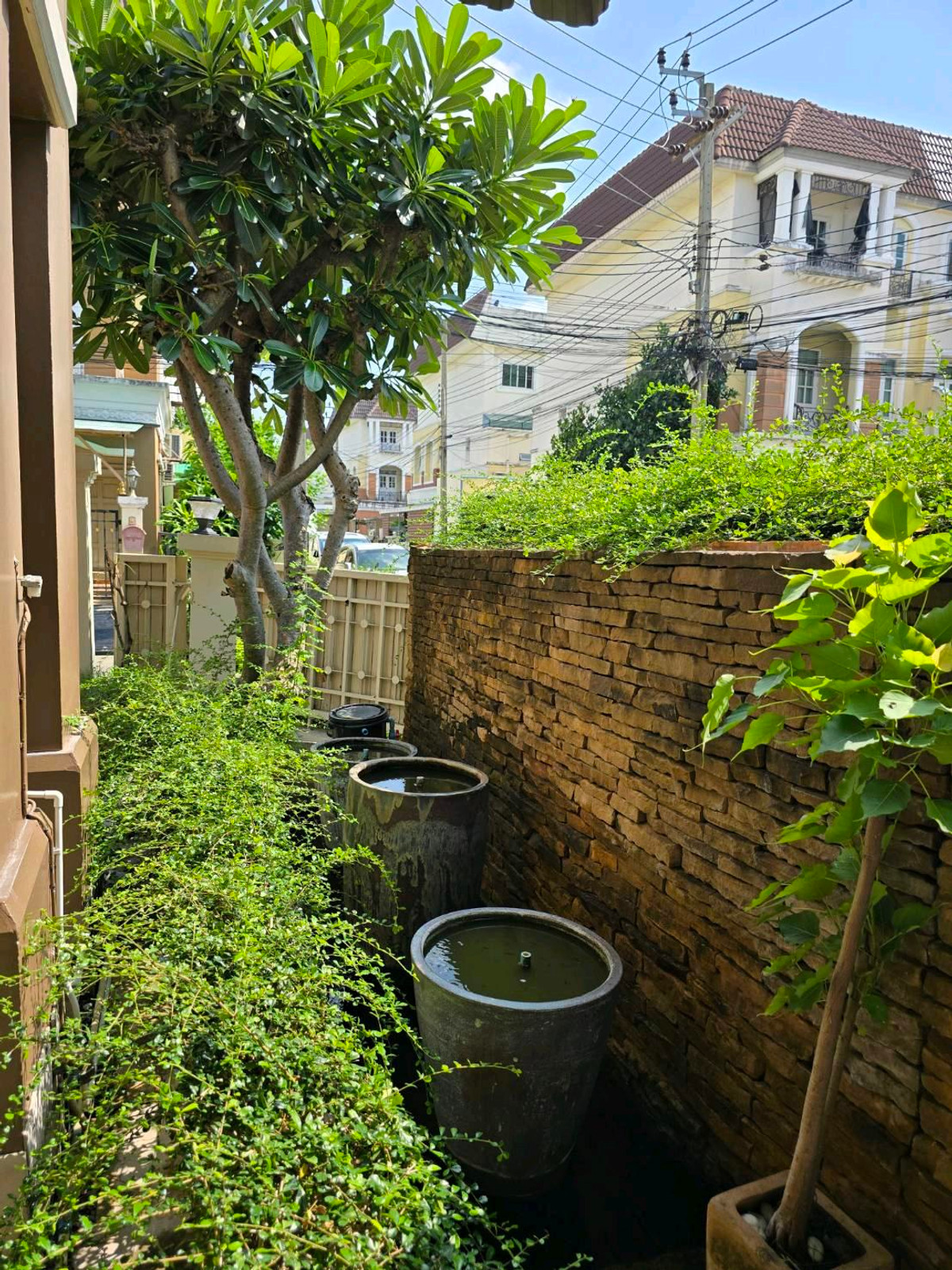 For SaleTownhomeLadprao101, Happy Land, The Mall Bang Kapi : Townhome - Saran Phruek Ladprao 130, 1 BR Available for Sale, Corner Unit, Near MRT Yellow Line : Lat Phrao 101