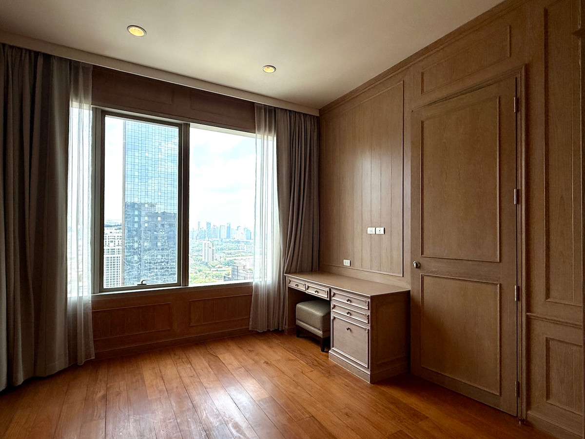 ให้เช่าคอนโดวิทยุ ชิดลม หลังสวน : คอนโด 4 ห้องนอน พื้นที่กว้างขวาง อยู่ใกล้สยามสแคว