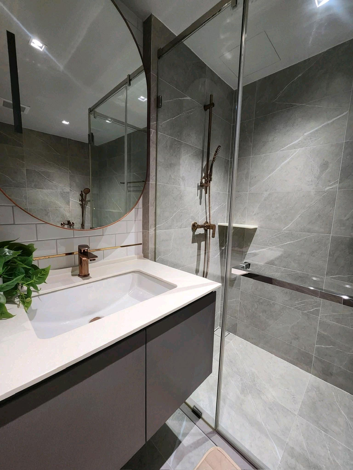 For RentCondoSukhumvit, Asoke, Thonglor : ✨ Minimal Luxury condo in the heart of Thonglor, corner room, pool view, good atmosphere, convenient travel ✨