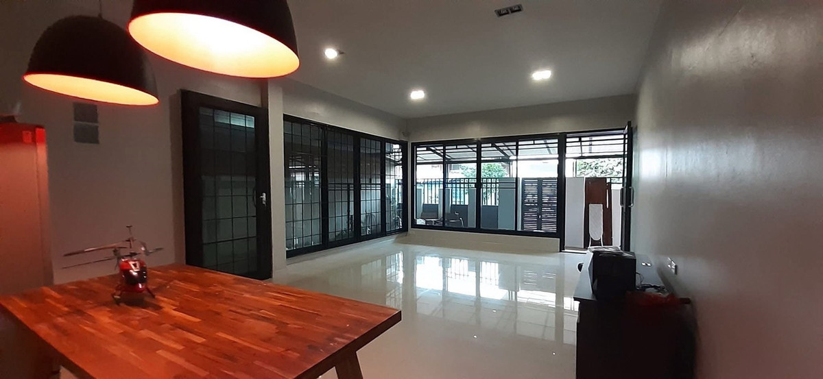 For RentHouseKaset Nawamin,Ladplakao : House for rent near the BTS House for rent at Lat Pla Khao Kaset Nawamin Road Accepting pets, registering a company