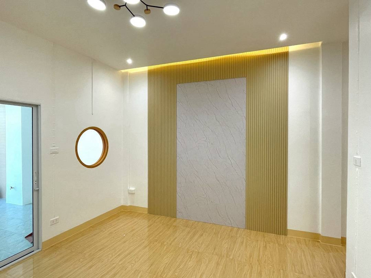 ขายทาวน์โฮมนนทบุรี บางใหญ่ บางบัวทอง : ขายทาวน์เฮาส์ร่มโพธิ์ บางบัวทอง 16 ตร.ว. แต่งมินิมอล ใกล้ MRT บางพลู ฟรีโอน