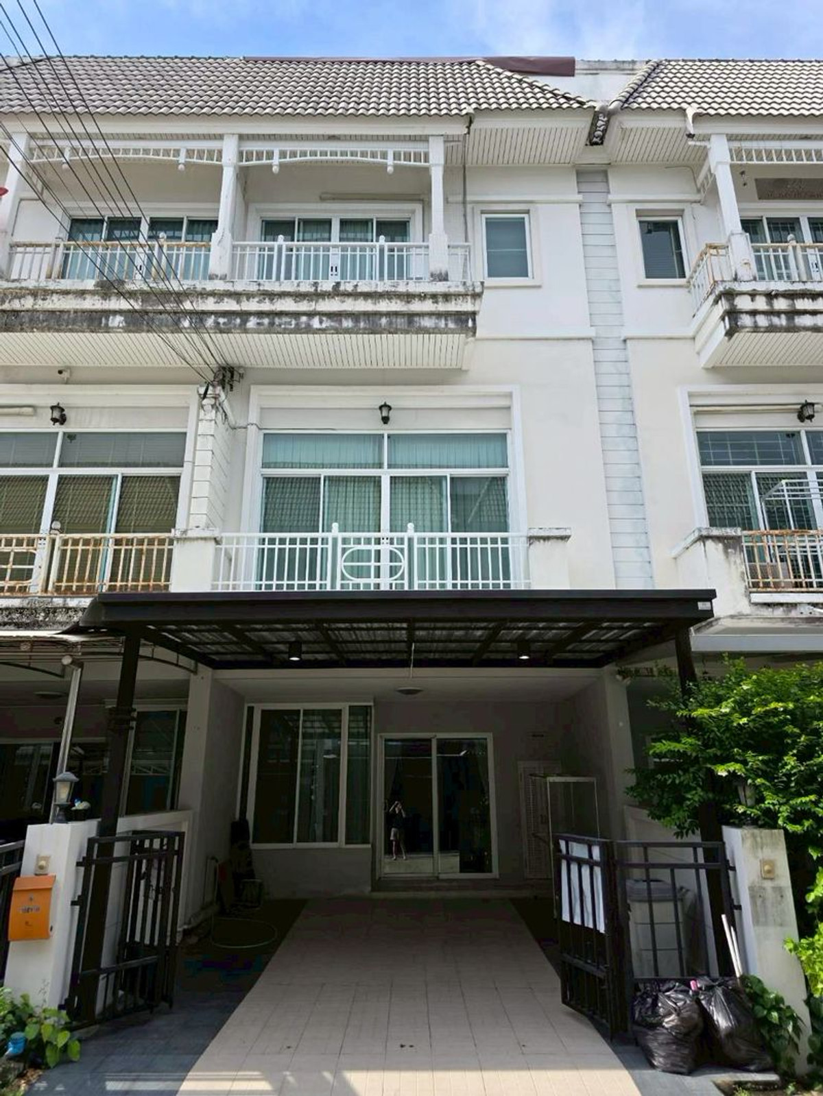 ขายทาวน์โฮมลาดกระบัง สุวรรณภูมิ : The Metro Rama 9 / 3 Bedrooms (FOR SALE), เดอะ เมโทร พระราม 9 / 3 ห้องนอน (ขาย) FON301