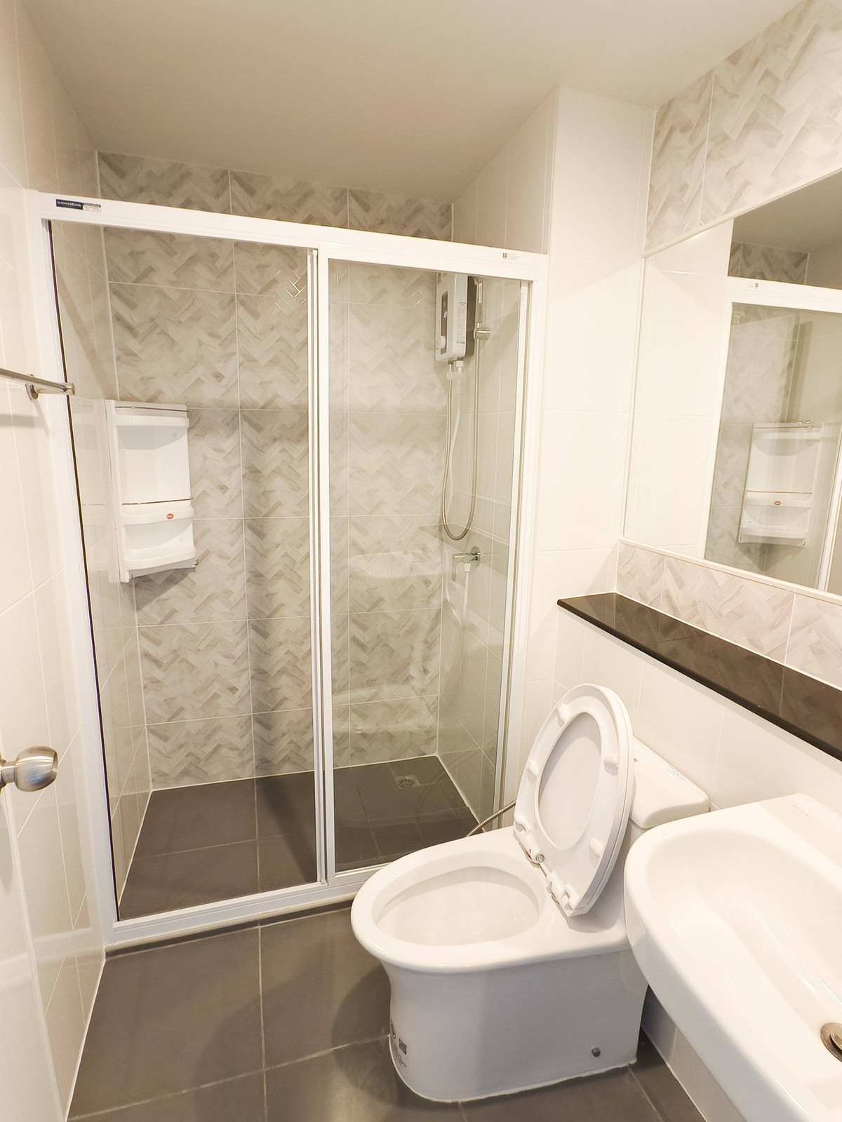 For RentCondoBangna, Bearing, Lasalle : For rent: Regent Home Bangna, new condo, first hand, new building, new room, new furniture.