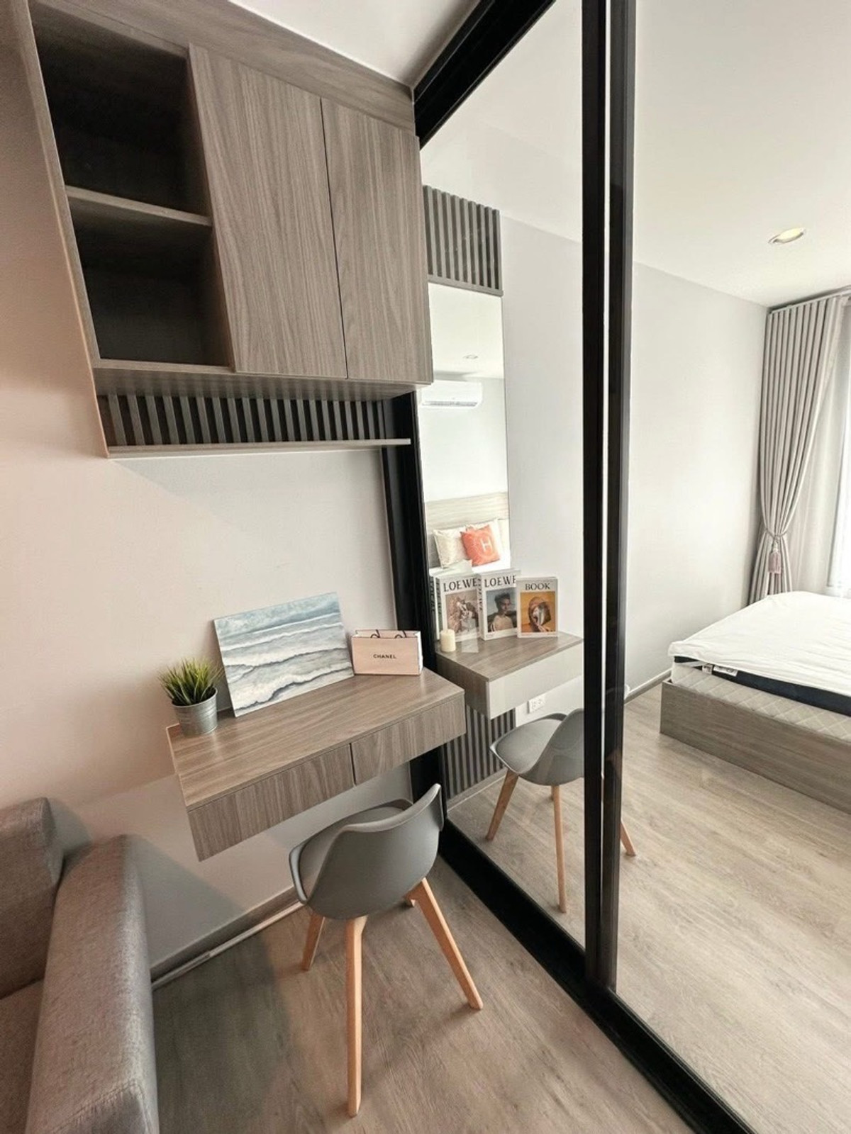 ให้เช่าคอนโดท่าพระ ตลาดพลู วุฒากาศ : 🩷ปล่อยเช่าคอนโด Regent วุฒากาศ ราคา 13,000. line @900cqqhk 
คอนโดใหม่มือ 1 ✅รับเฉพาะคนไทย
Regent วุฒากาศ ชั้น 14 วิวสระ 26 ตร.ม. ❤️13,000 ✅พร้อมชม✅แต่งแต่งบิ้วอินเต็มระบบเฟอร์ครบ กั้นห้องนอน เตียงพร้อมฟูก โซฟา
กั้นครัวแยก แอร์ 2 ตัว ชุดครัวบิ้วอิน