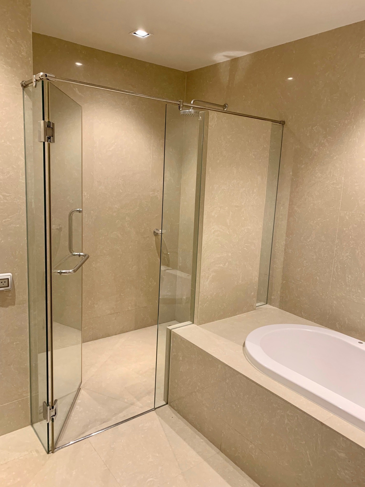 ให้เช่าคอนโดสุขุมวิท อโศก ทองหล่อ : ให้เช่า The Madison Condominium ราคา 75,000 บาท [MKr260414]