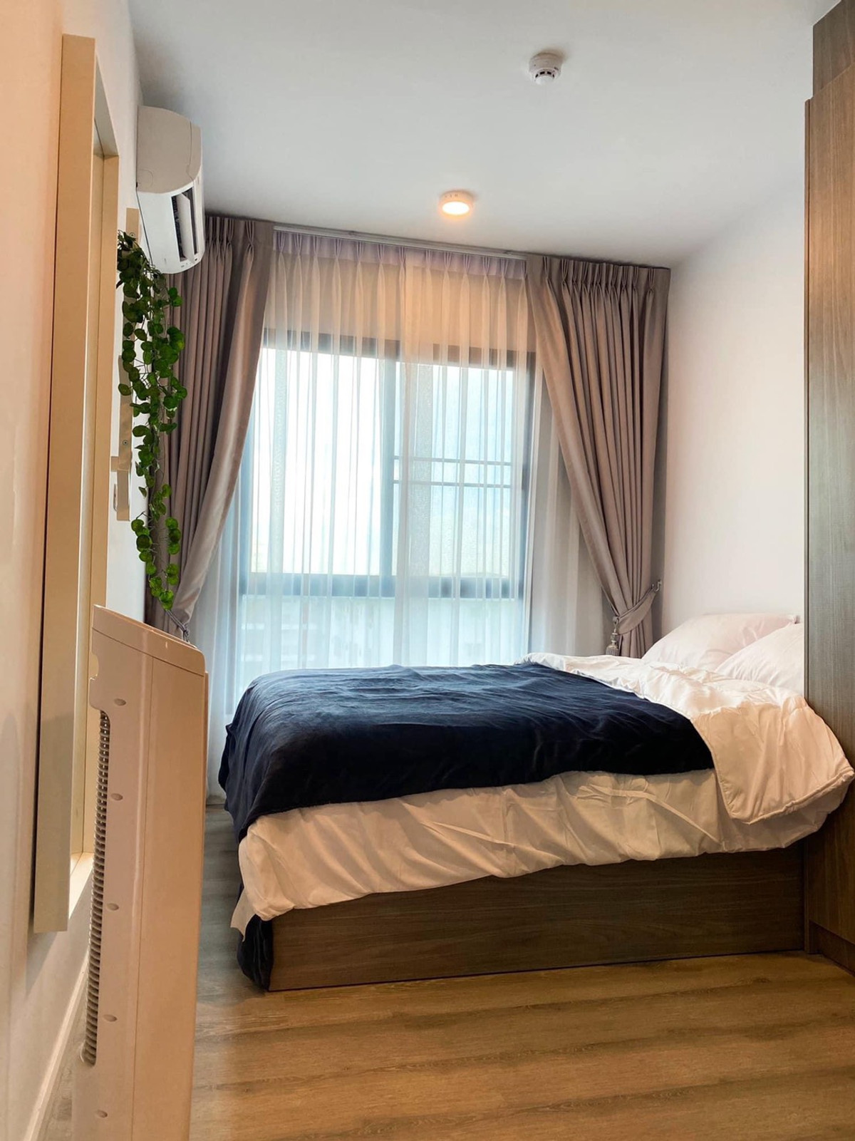 For RentCondoBangna, Bearing, Lasalle : You can get a discount for 2 years. There is a VDO for you to watch (there is a laundry service in the nearest building. 7/11, central area, BTS view) - for rent Notting Hill Sukhumvit 105 near BTS Bearing 400m