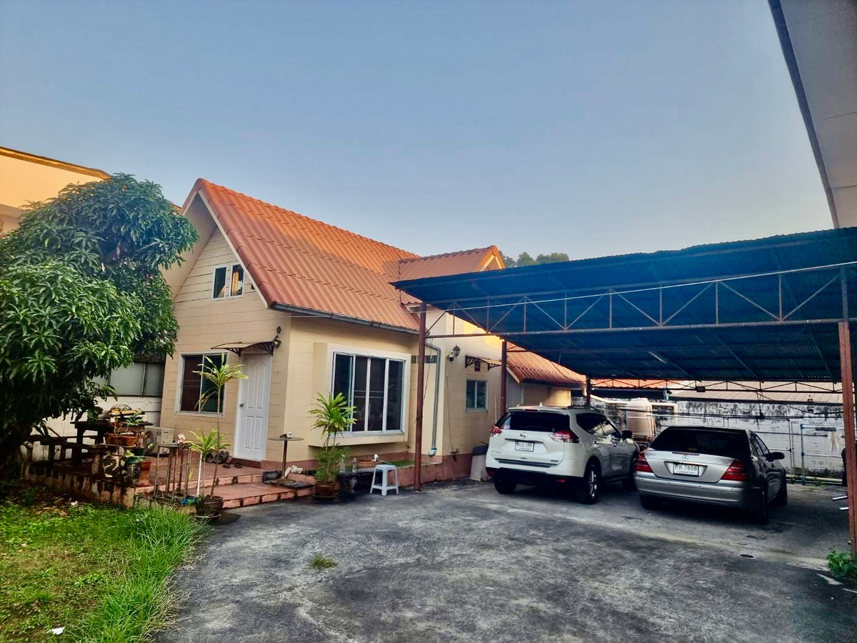 For SaleLandVipawadee, Don Mueang, Lak Si : For Sale: Land Plot with Existing Structure (Unregistered House) Vibhavadi Rangsit 62 | Prime City Location | Ideal for Redevelopment