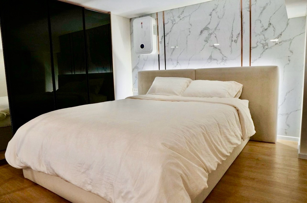 ให้เช่าคอนโดพระราม 9 เพชรบุรีตัดใหม่ RCA : ✨ Duplex หรู ใจกลางพระราม 9
แต่งครบ พร้อมอยู่ ฟีลโรงแรม 5 ดาว ✨

📍 Landmark @ MRTA พระราม 9
ทำเลศักยภาพ ใกล้ทุกไลฟ์สไตล์