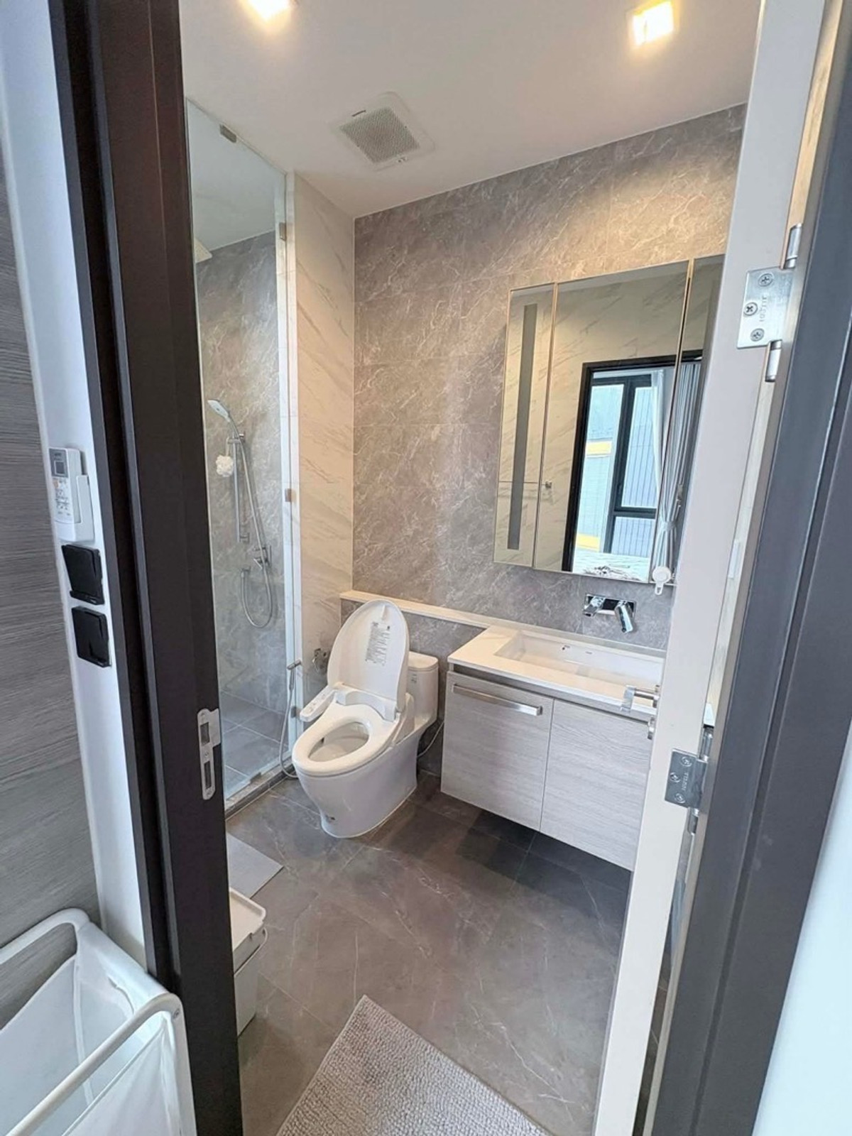 ขายคอนโดลาดพร้าว เซ็นทรัลลาดพร้าว : ขายด่วน !! The Crest Park Residences – ห้าแยกลาดพร้าว ชั้น 10 ขนาด 35 ตร.ม 1ห้องนอน 1 ห้องน้ำ เฟอร์นิเจอร์ครบ จบ ย้ายกระเป๋าเข้าอยู่ได้ทันที!! 6,450,000 บาท ราคานี้หมดแล้วหมดเลยค่ะ ไม่มีแล้วจ้า
