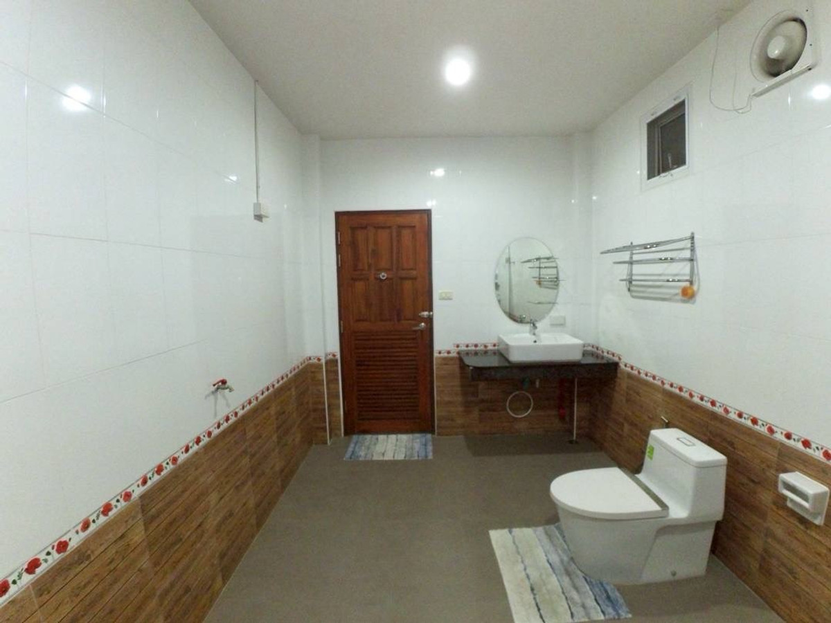 For SaleHousePattaya, Bangsaen, Chonburi : Single house for sale Two houses in the same area Near Jomtien Beach, Pattaya, 200 sq m, 5 bedrooms, 4 bathrooms