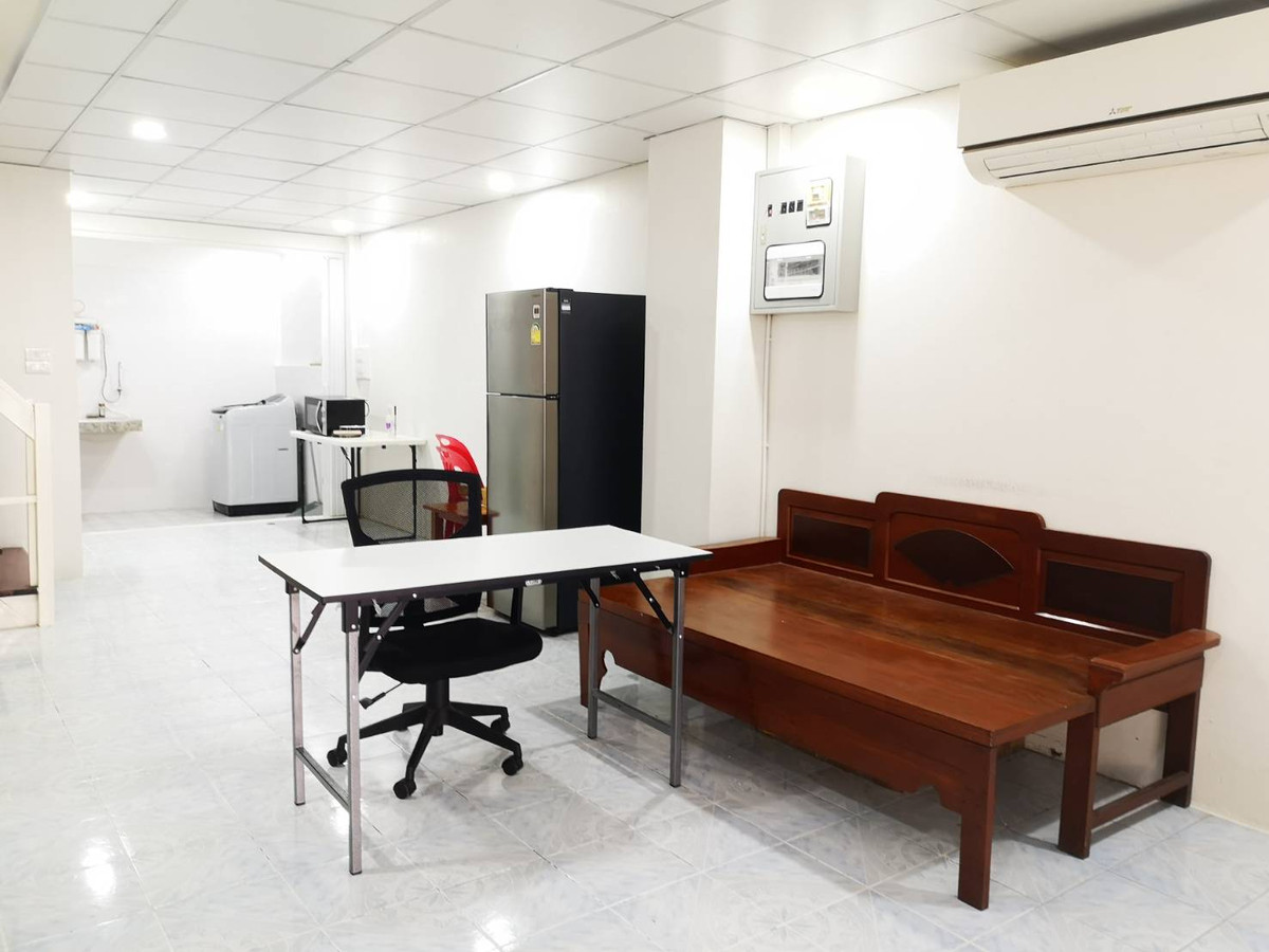 ให้เช่าทาวน์โฮมอ่อนนุช อุดมสุข : ให้เช่าทาวเฮาส์ 16 ตรว. 2 ชั้น 2 นอน 2 น้ำ ใกล้บีทีเอสอุดมสุข และ ปุณณวิถี ซอยวชิรธรรม 12  ค่าเช่า 15,000  โทร  082 649 9822