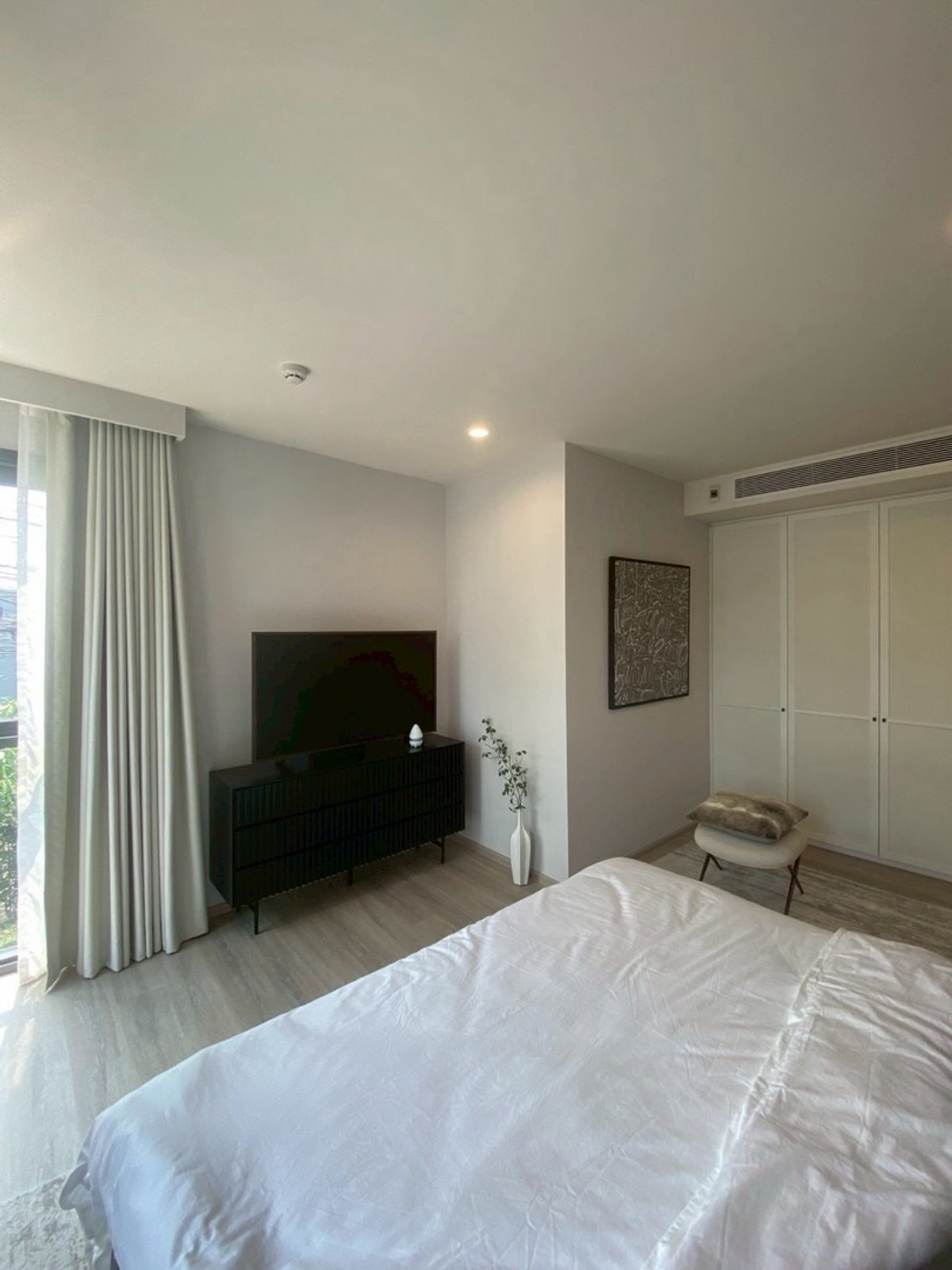 For RentCondoRama9, Petchburi, RCA : pynn soonvijai 3 bedroom ready to move in