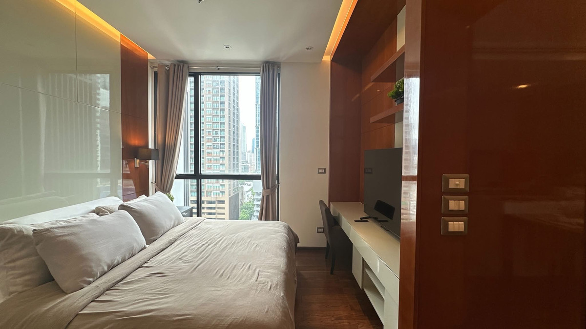 For SaleCondoSukhumvit, Asoke, Thonglor : Rare Unit! 1 Bed 45 sq m. Prime location Phrom Phong ✨ Ready to move in. Call 063-6165390
