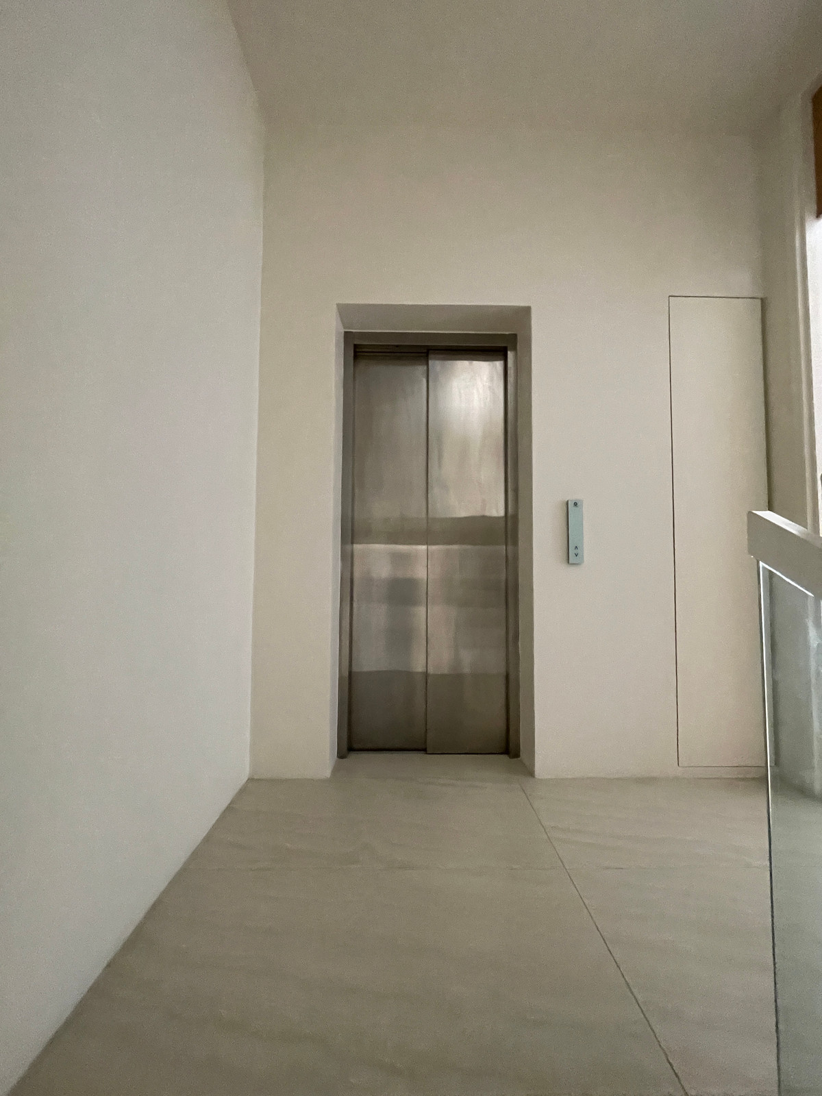 ขายบ้านเลียบทางด่วนรามอินทรา : 🔥 EXCLUSIVE PROMOTION 🔥โอกาสสุดท้ายในการครอบครองในราคาพิเศษที่สุด [ขาย] 💎 Ultra Luxury Show Unit | ELIVA Ekkamai - Eastville 💎 บ้านเดี่ยวหรู 3 ชั้น ดีไซน์ Mid-Century Modern — ความเป็นส่วนตัวสูงสุดเพียง 4 ยูนิตในโครงการ!