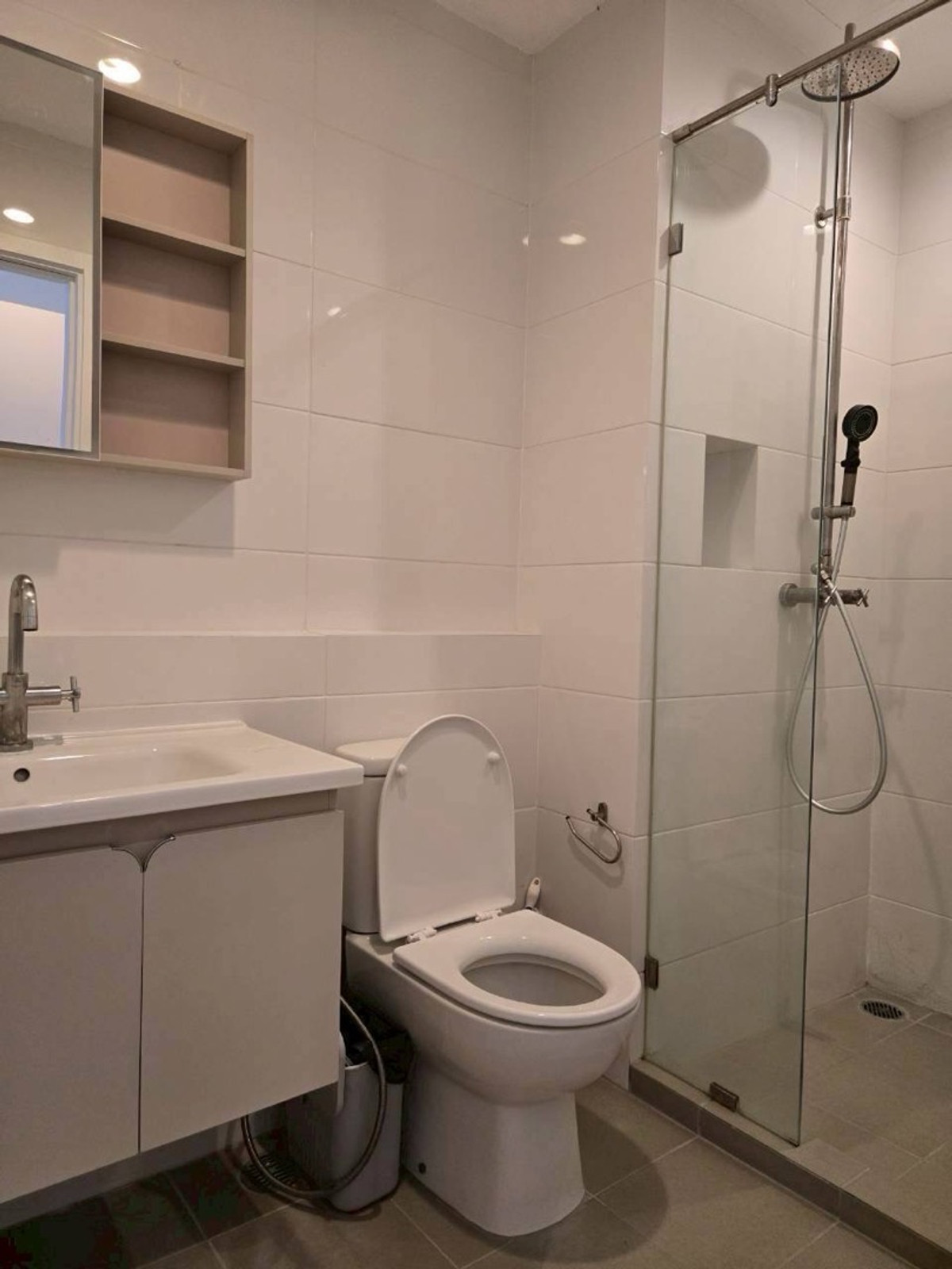 ให้เช่าคอนโดอารีย์ อนุสาวรีย์ : 🩷ให้เช่า vertical aree คอนโด เดอะเวอร์ติคัล อารีย์. line @900cqqhk tel 0859114585. 🩷
อยู่ชั้น 8 พื้นที่ห้อง 70.56 ตร.ม.
2 ห้องนอน 2ห้องน้ำ
สิ่งอำนวยความสะดวก
- เครื่องทำน้ำอุ่น ทั้ง 2 ห้อง
- โทรทัศน์ 2 เครื่อง (smart TV)
- microwave
- หม้อหุงข้าว
